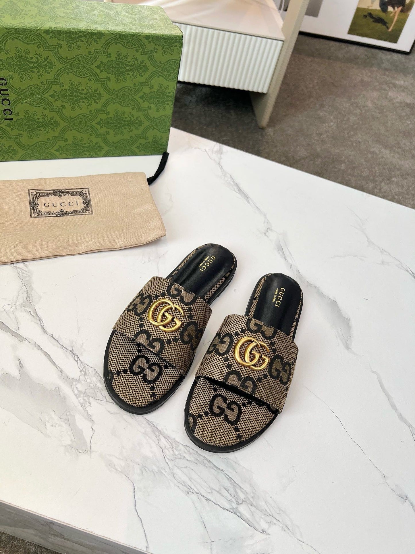 Women's flat sandals