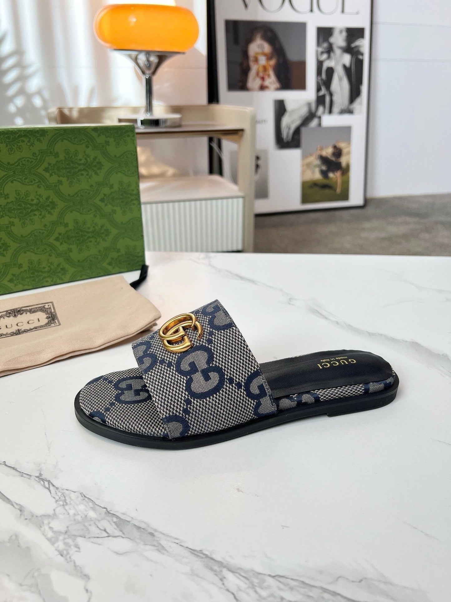 Women's flat sandals