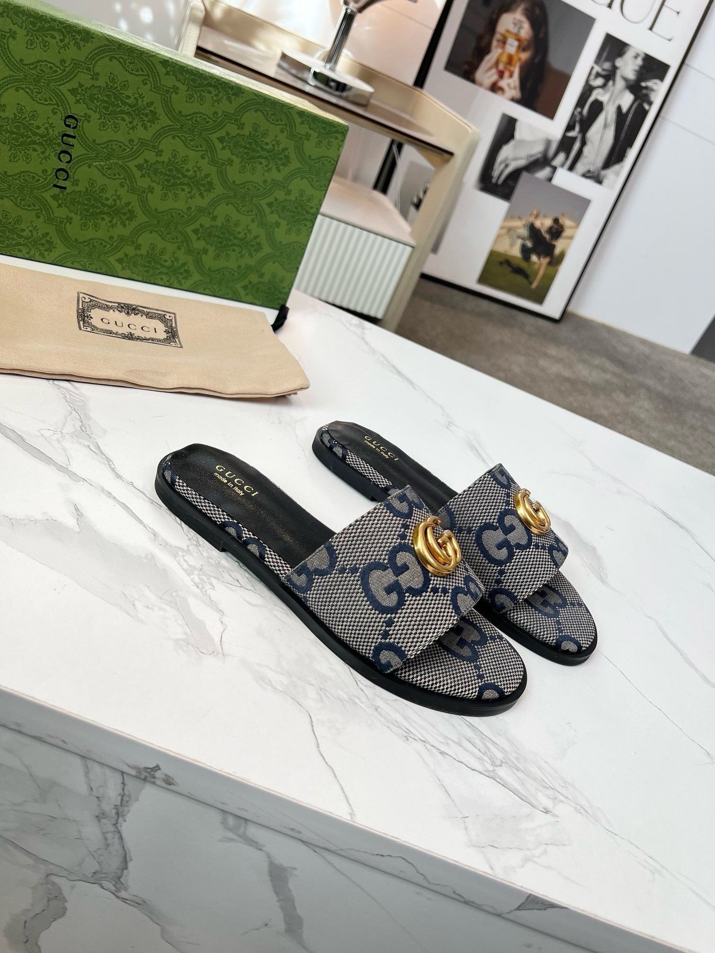 Women's flat sandals