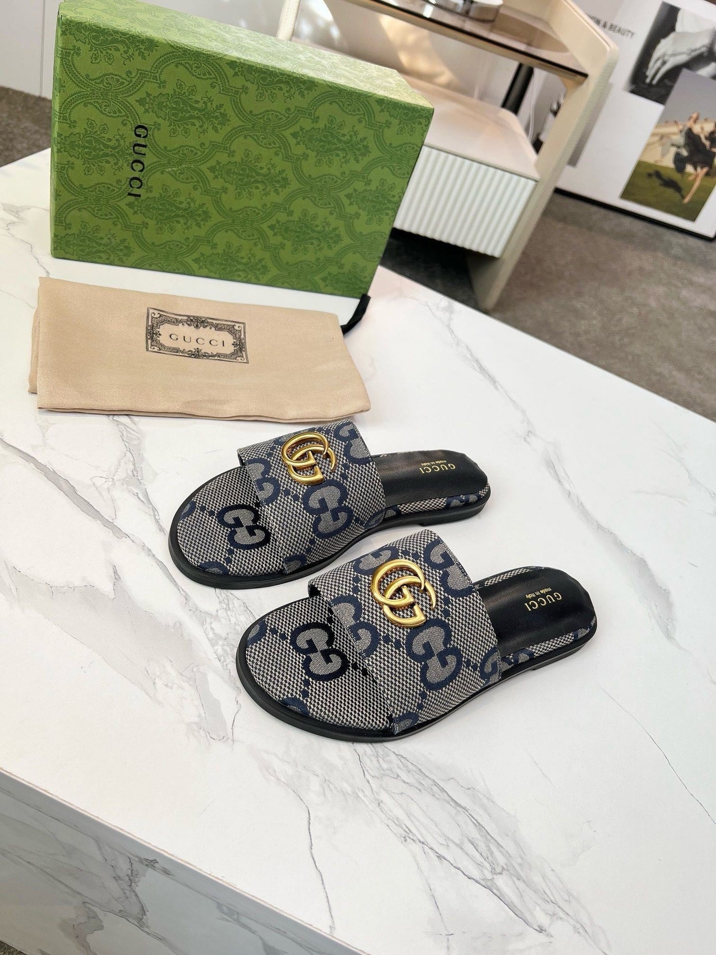 Women's flat sandals
