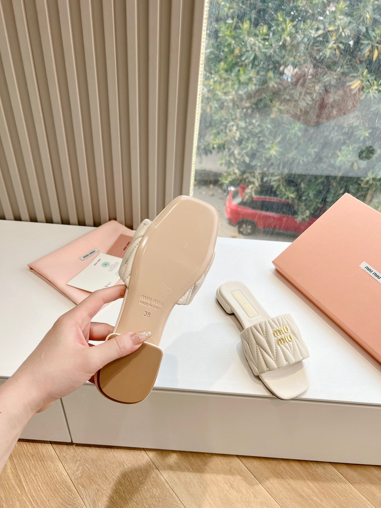 Women's flat sandals