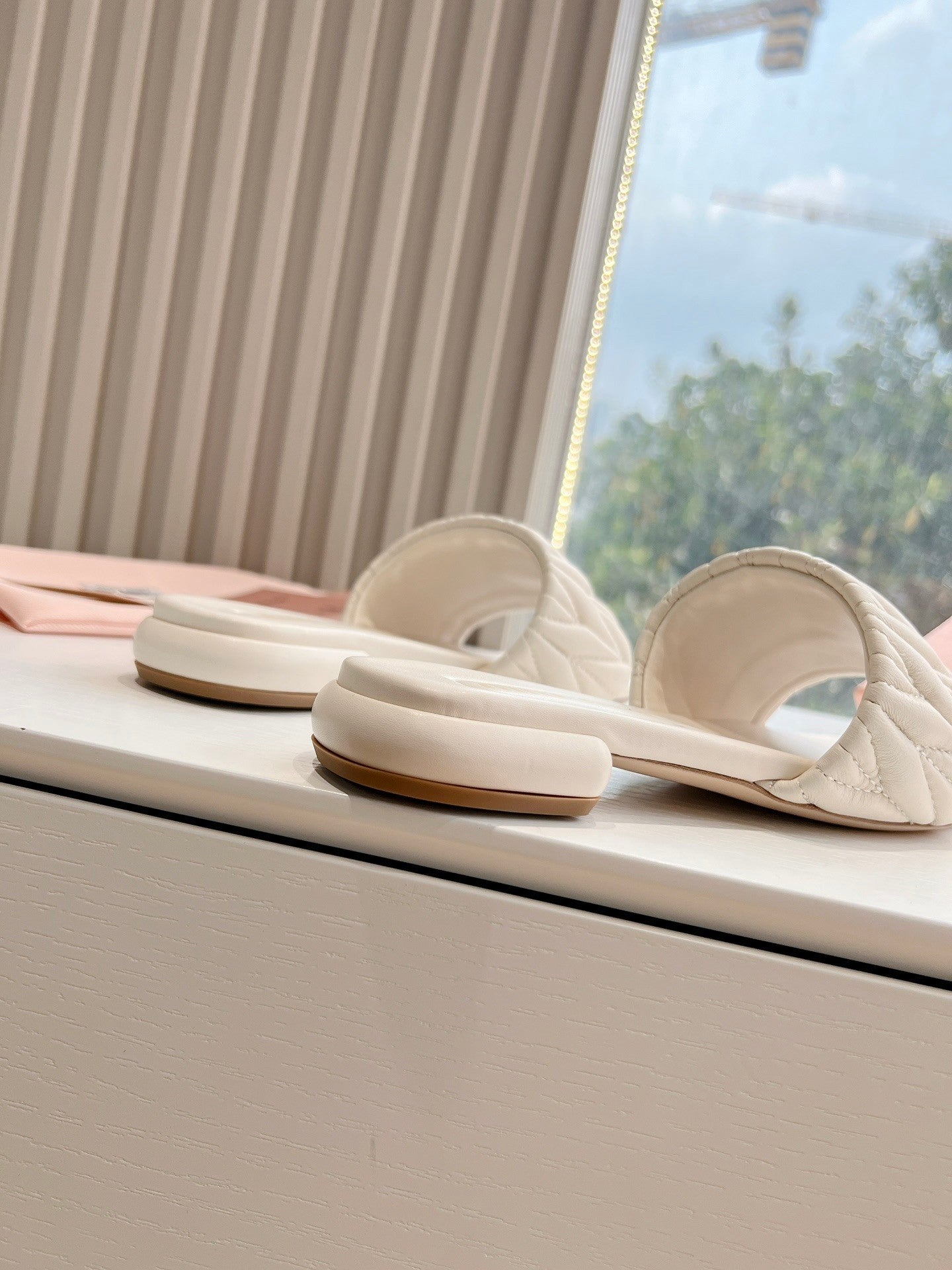 Women's flat sandals