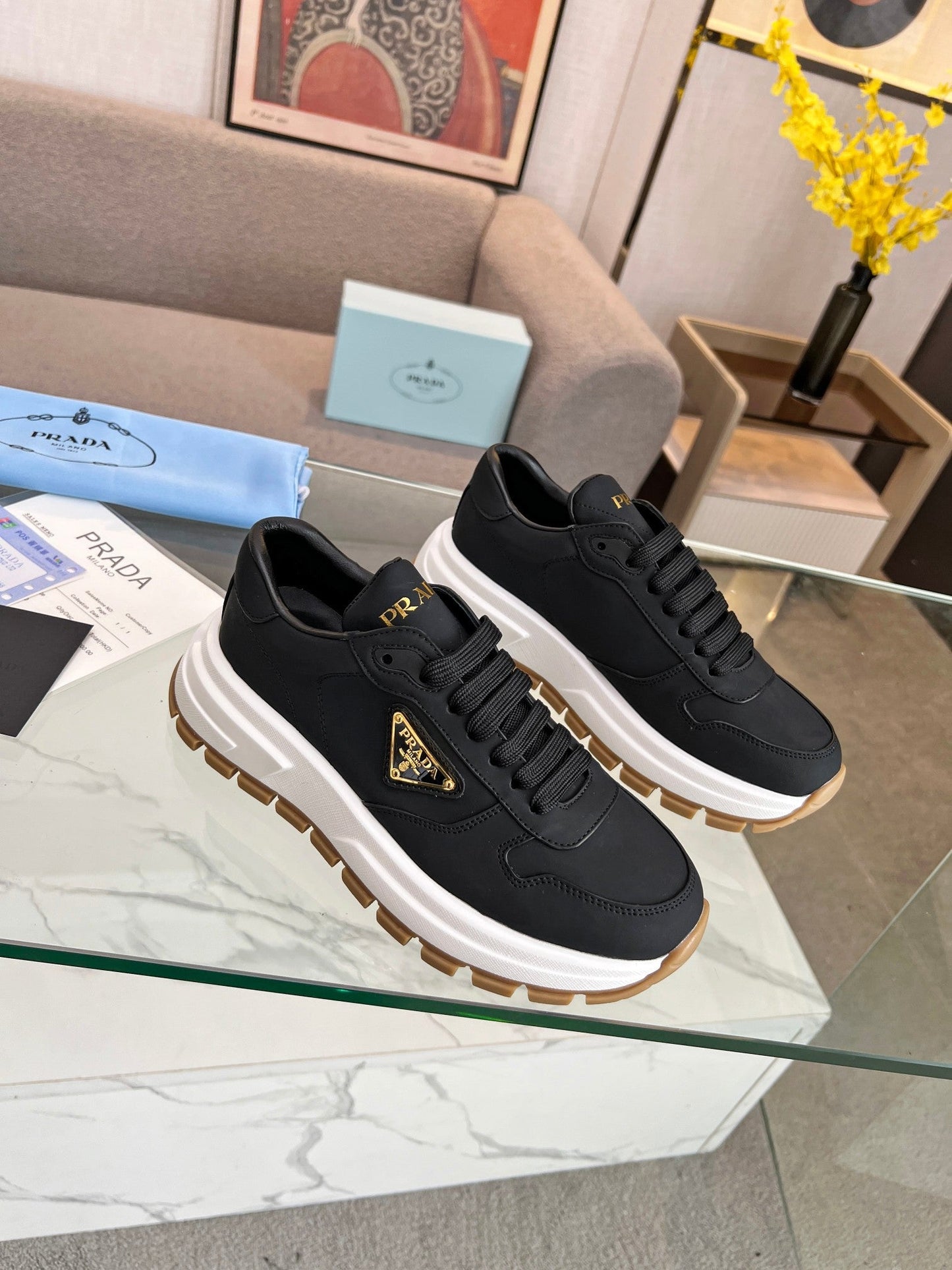 Fashion sneakers in two colors