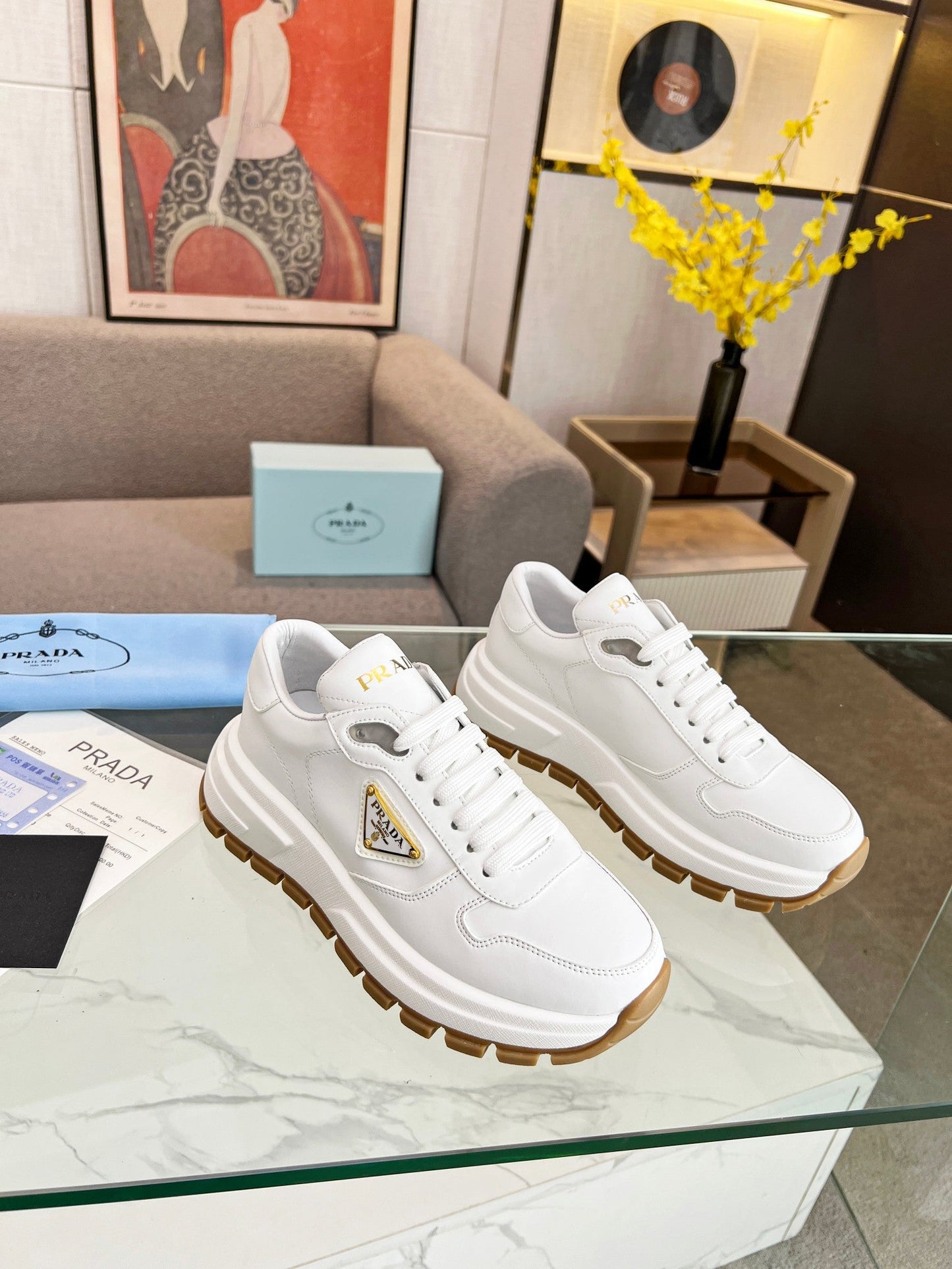 Fashion sneakers in two colors