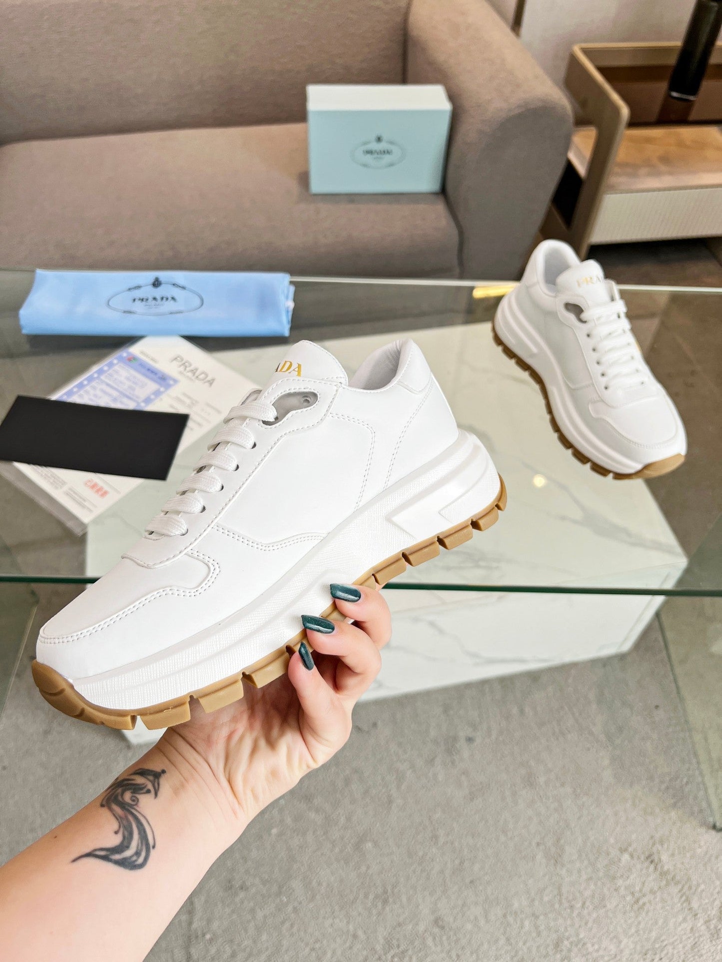 Fashion sneakers in two colors