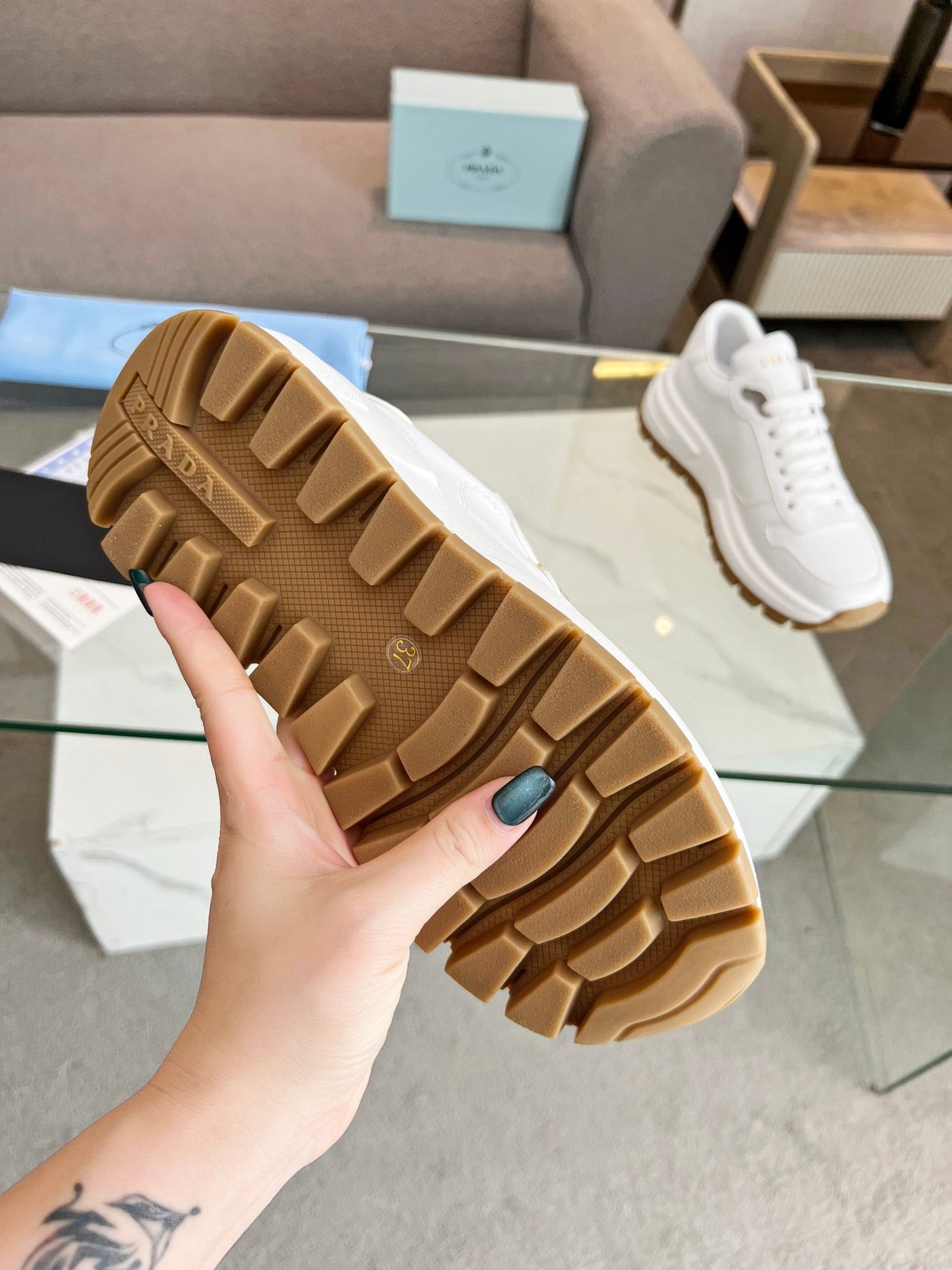 Fashion sneakers in two colors