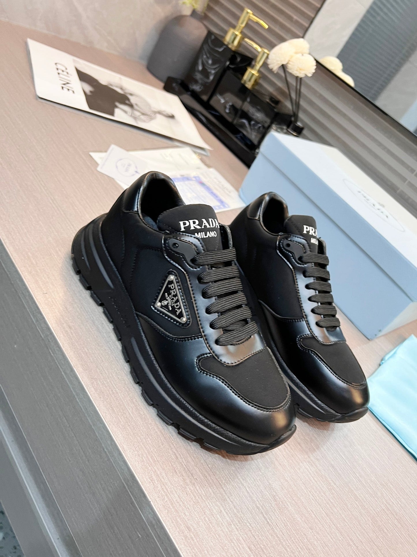 Fashion casual shoes in two colors