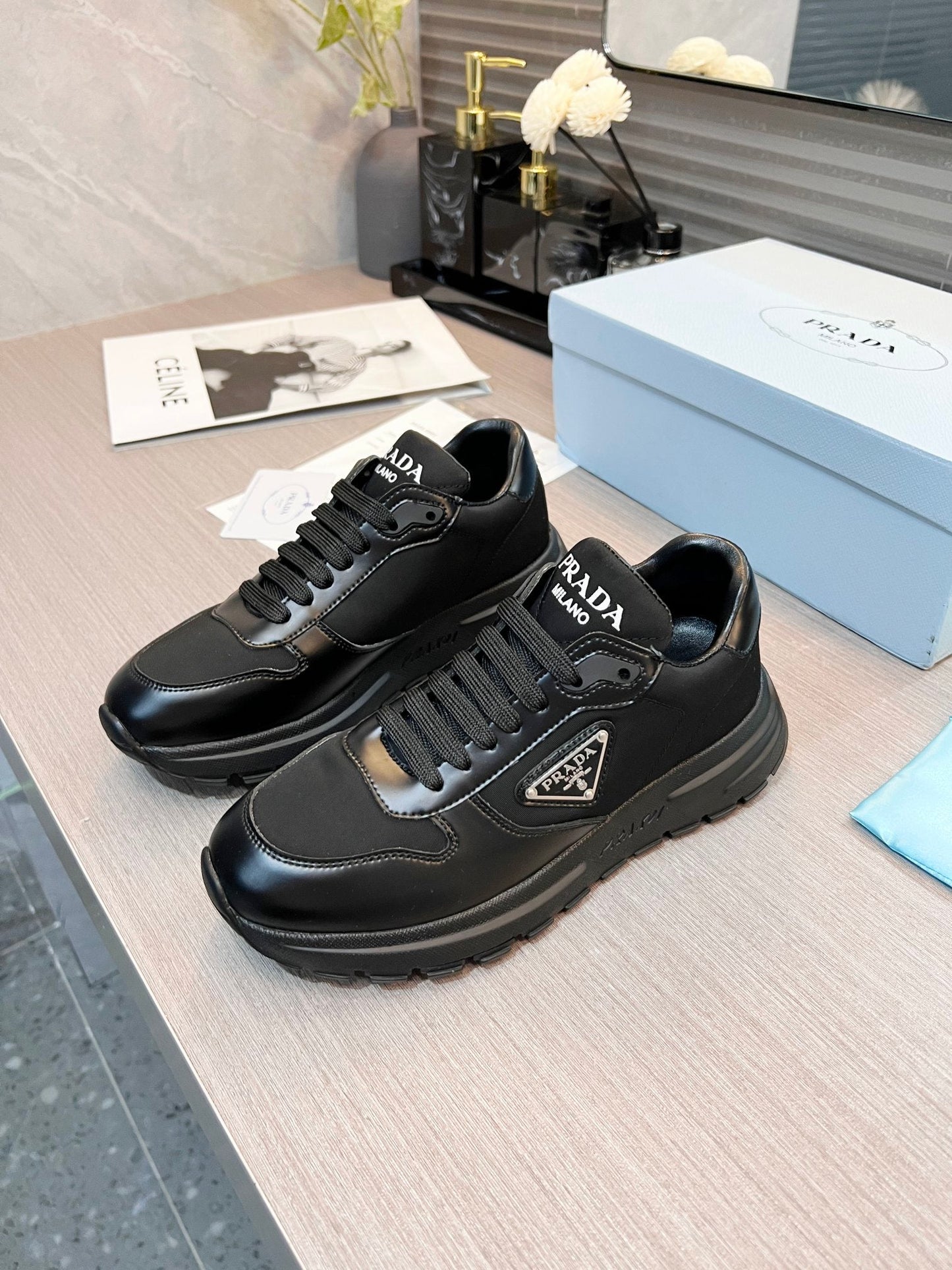 Fashion casual shoes in two colors