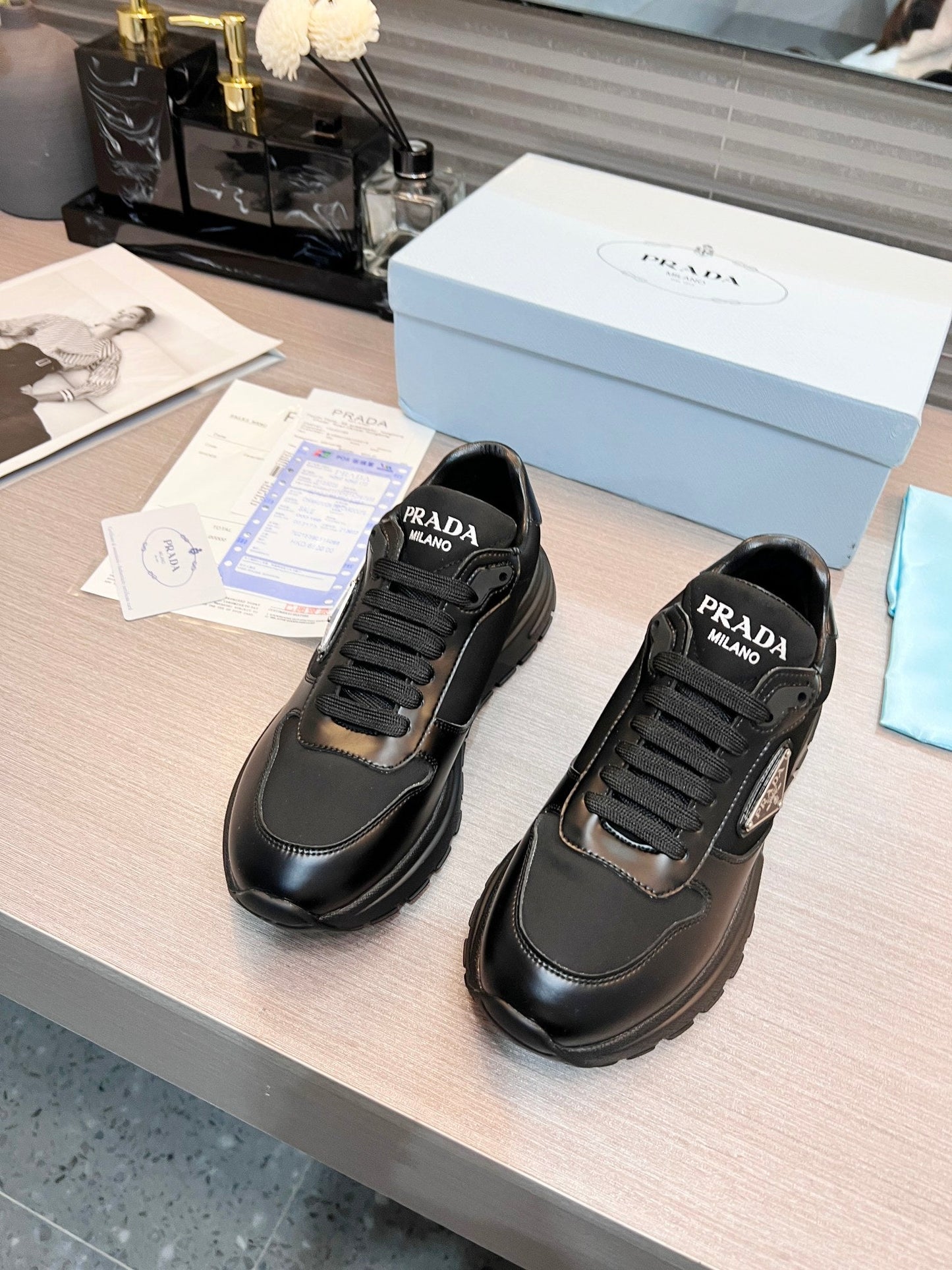 Fashion casual shoes in two colors