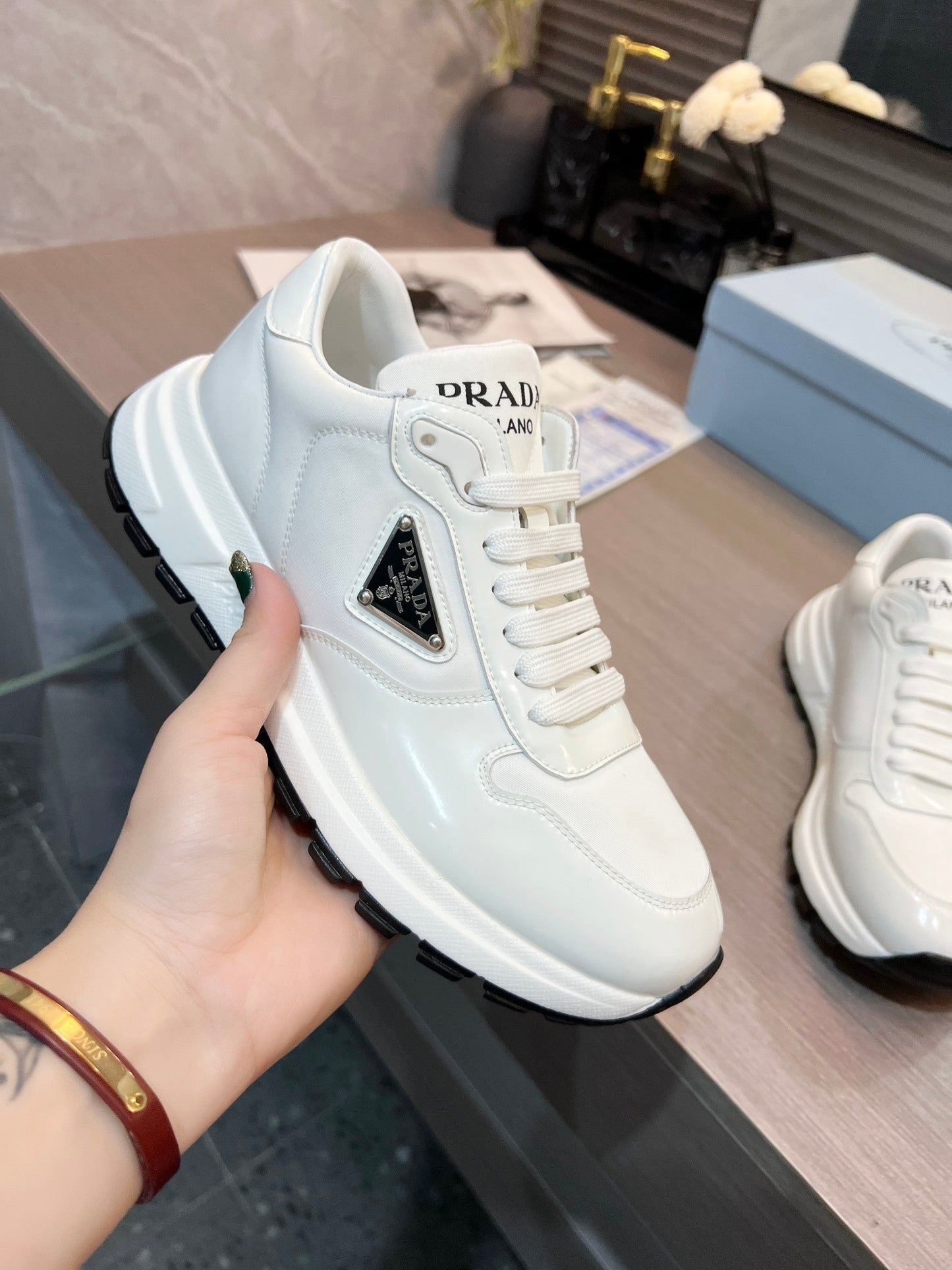 Fashion casual shoes in two colors