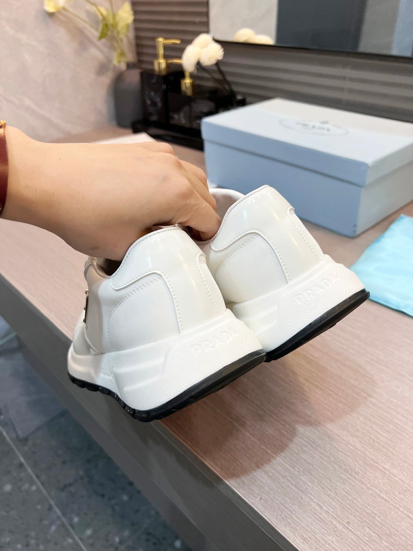 Fashion casual shoes in two colors