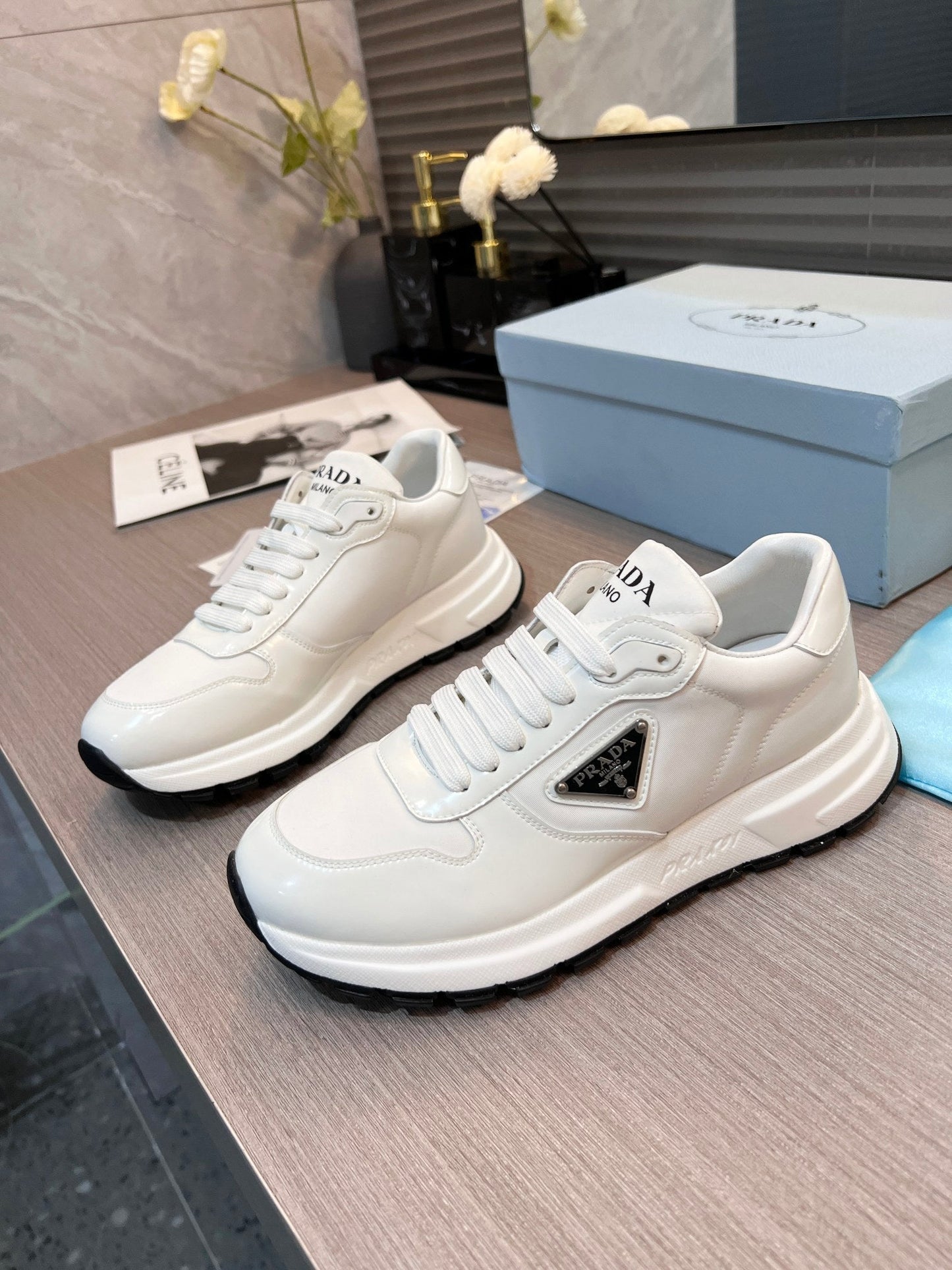 Fashion casual shoes in two colors