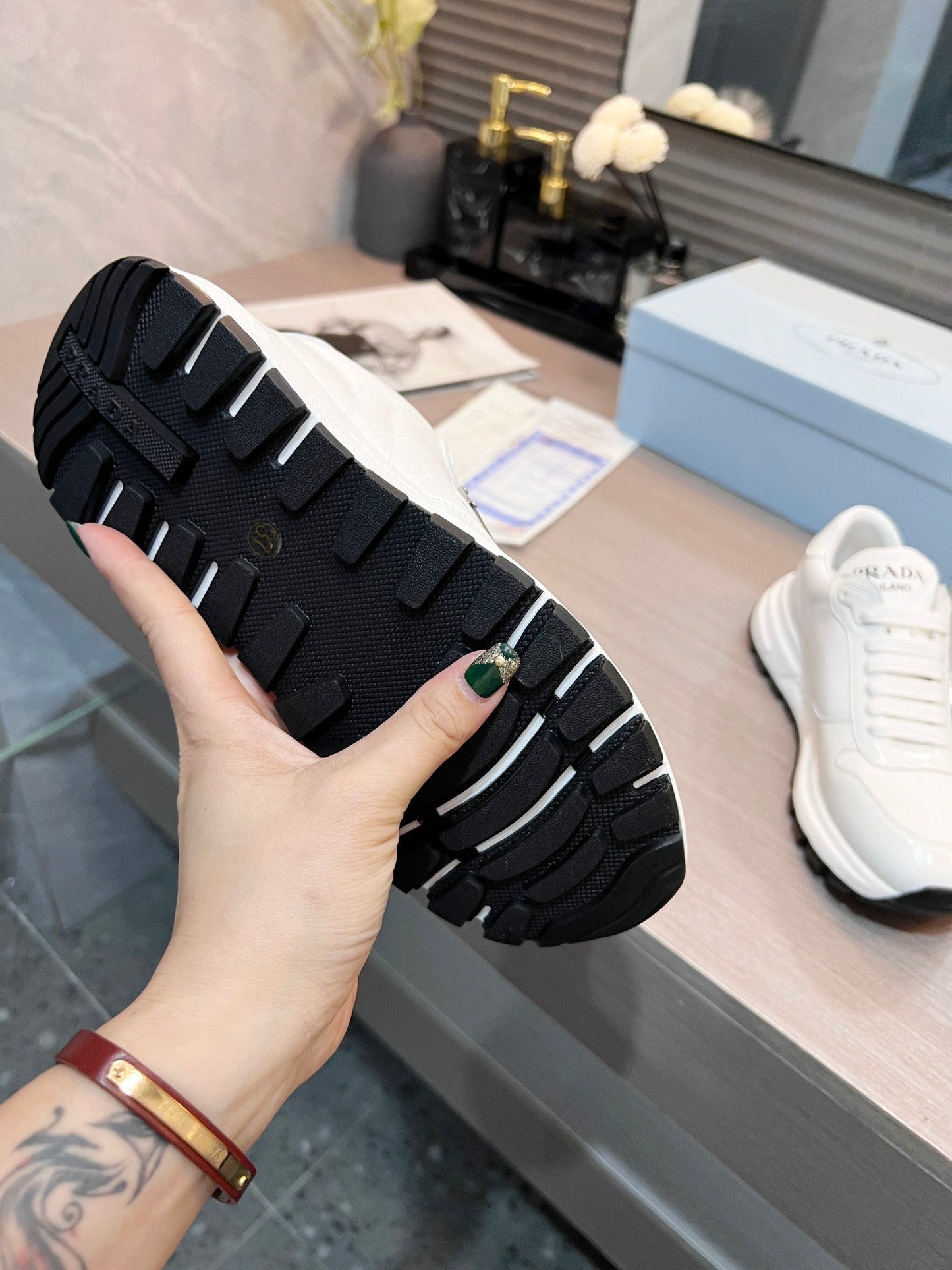 Fashion casual shoes in two colors