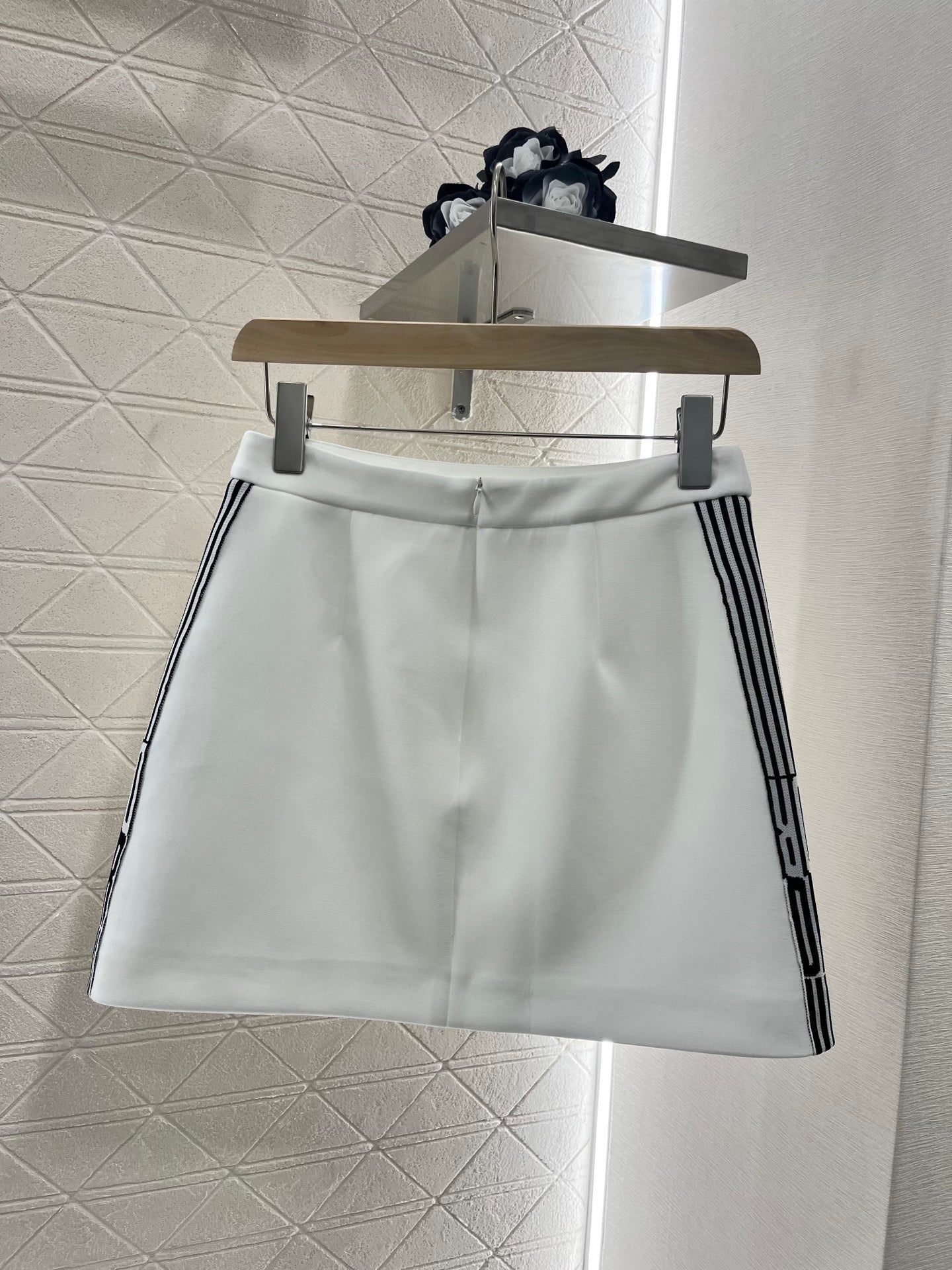 New short-sleeved top and skirt set