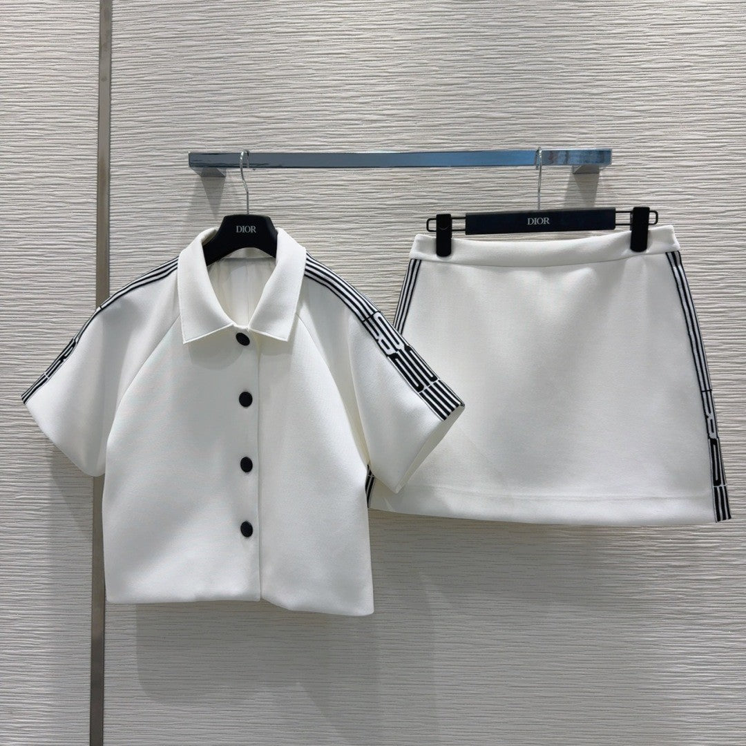 New short-sleeved top and skirt set