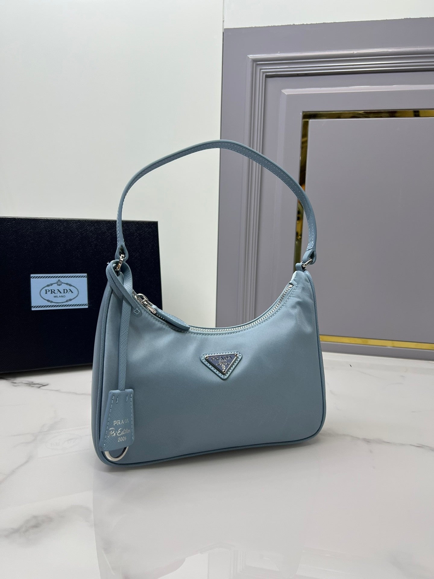 Fashionable and versatile underarm bag