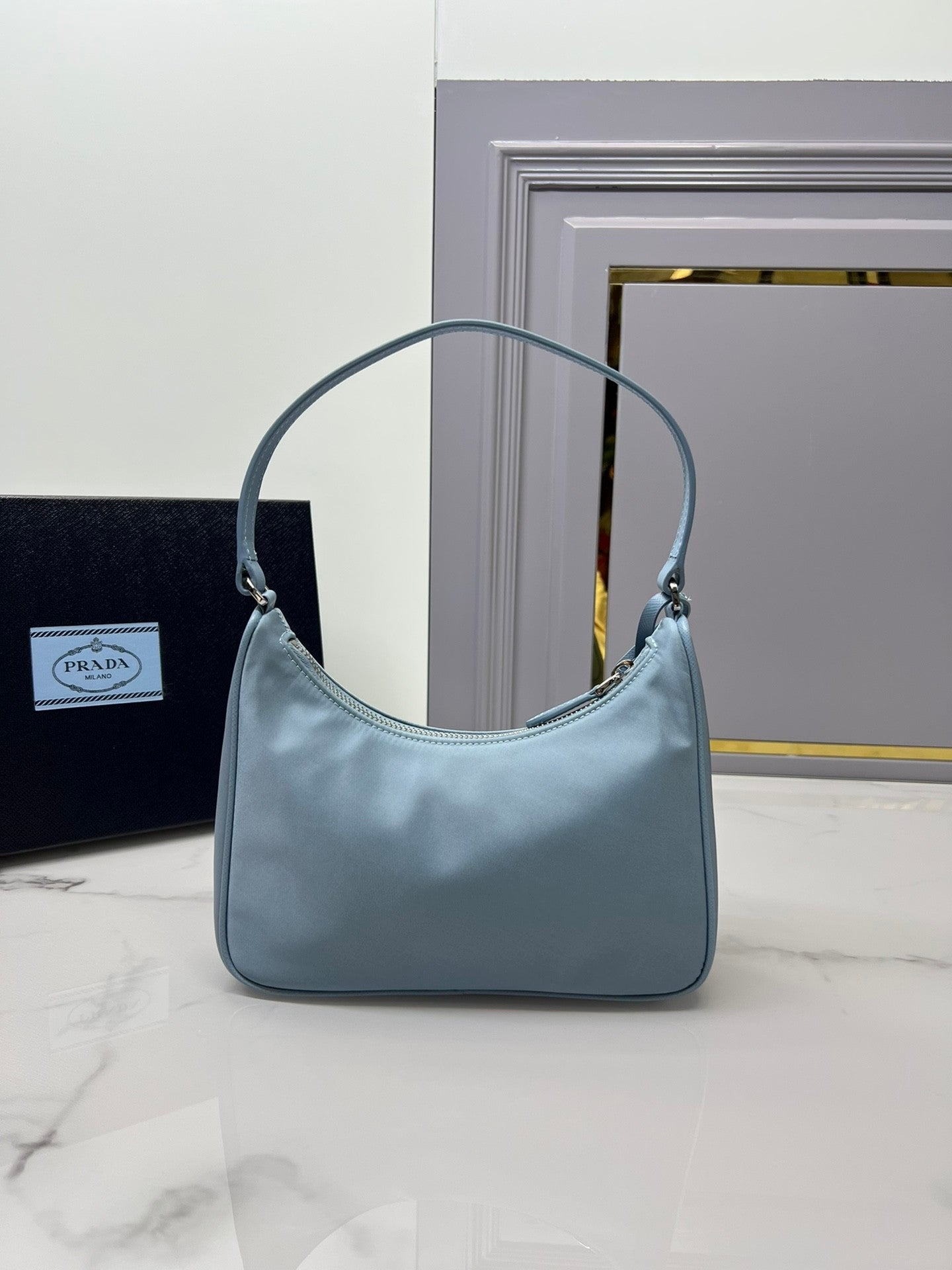 Fashionable and versatile underarm bag