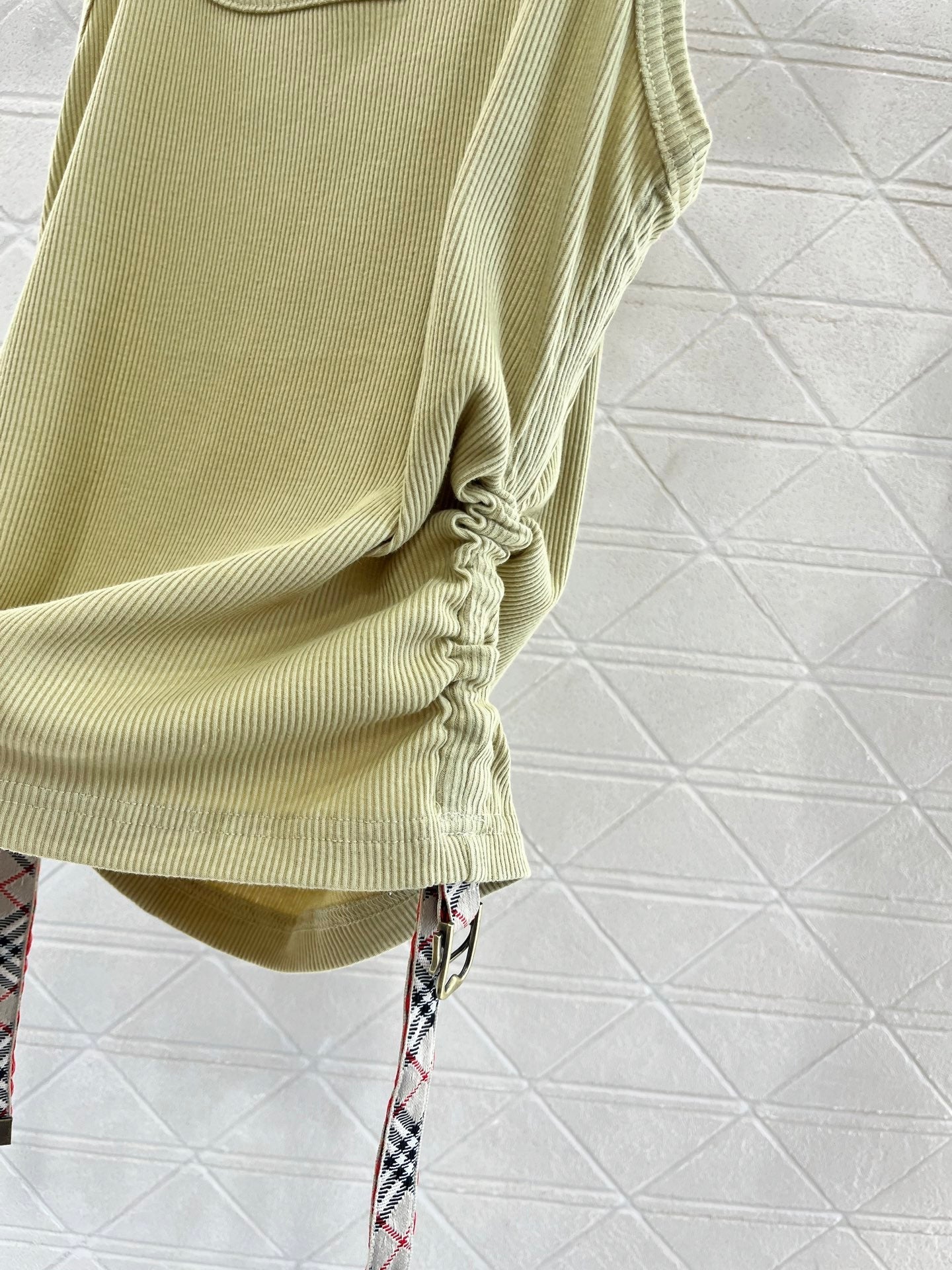 New checkered drawstring vest in three colors