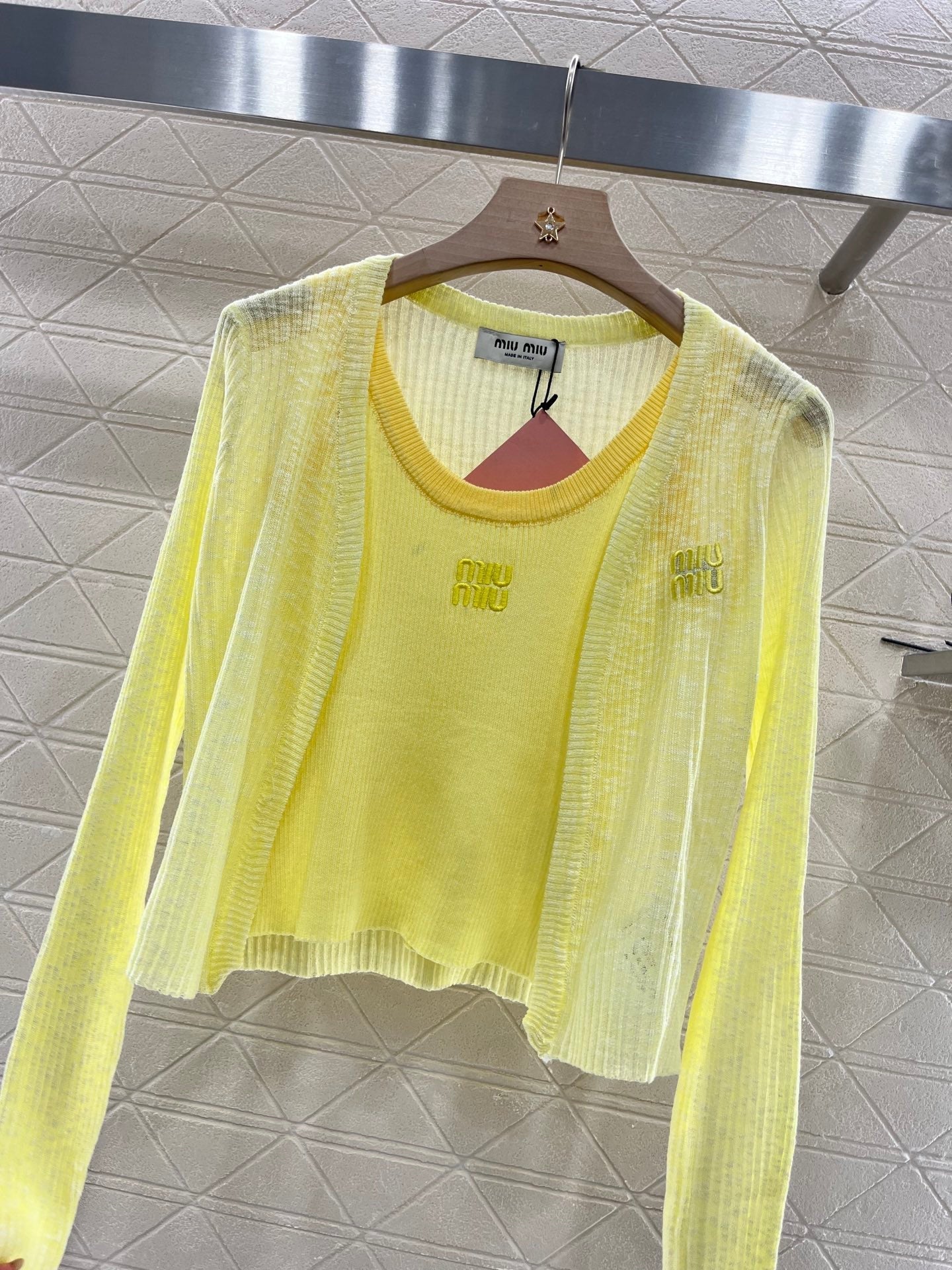 New knitted cardigan and suspenders in three colors