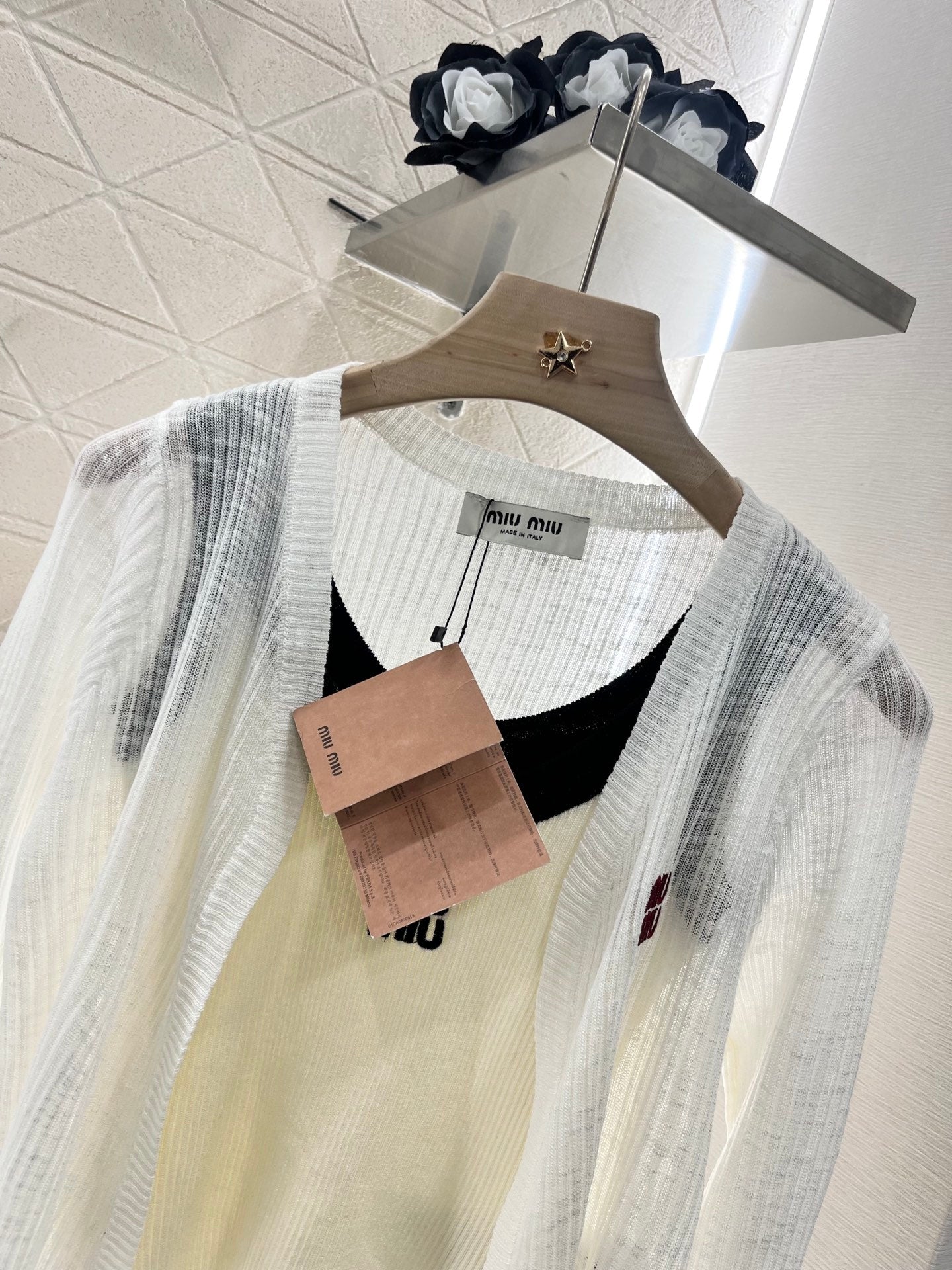 New knitted cardigan and suspenders in three colors
