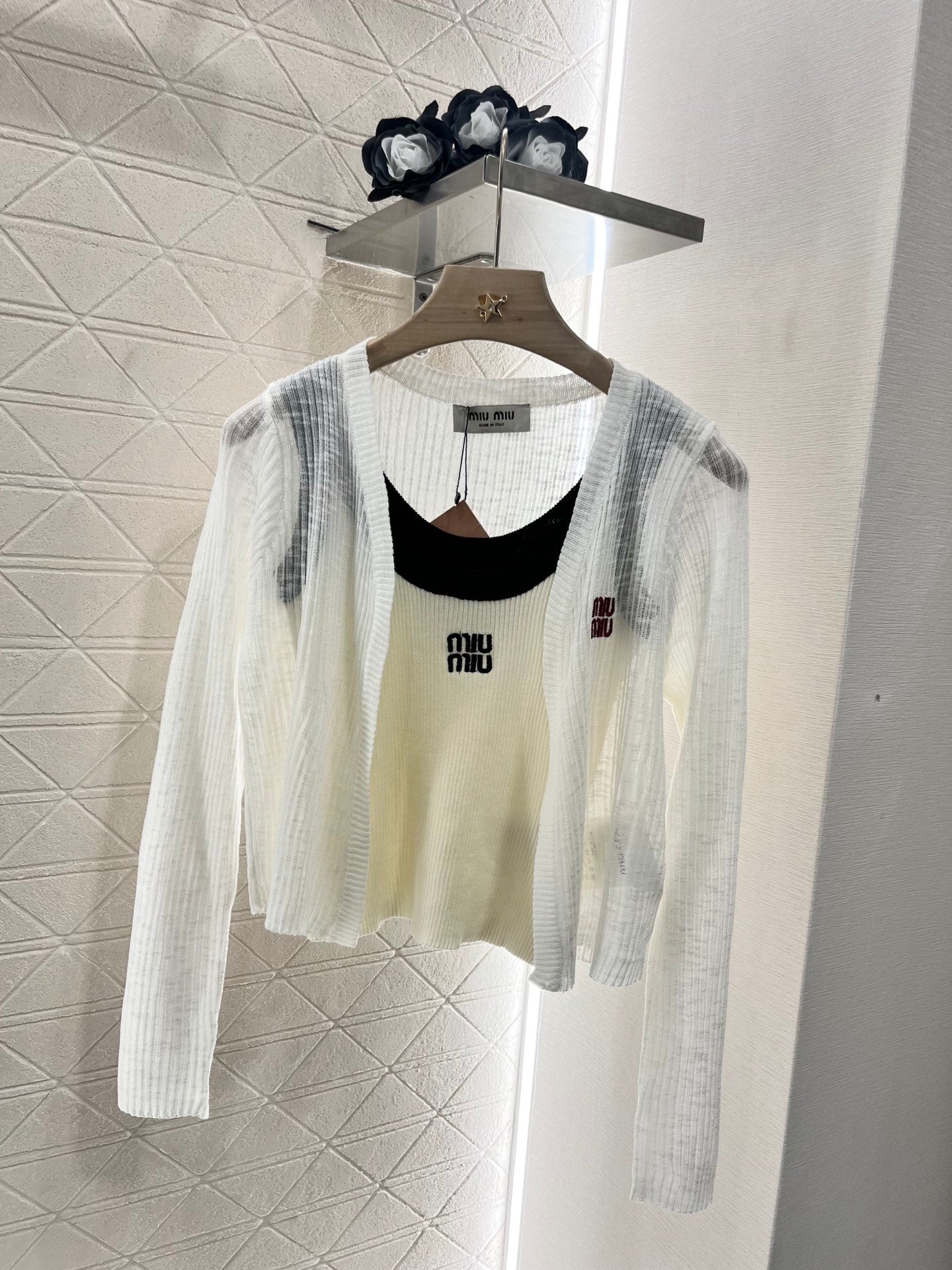 New knitted cardigan and suspenders in three colors