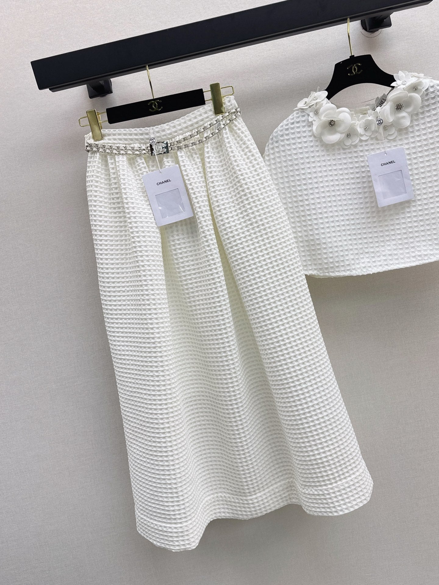 25ss three-dimensional flower decorated cape top + skirt