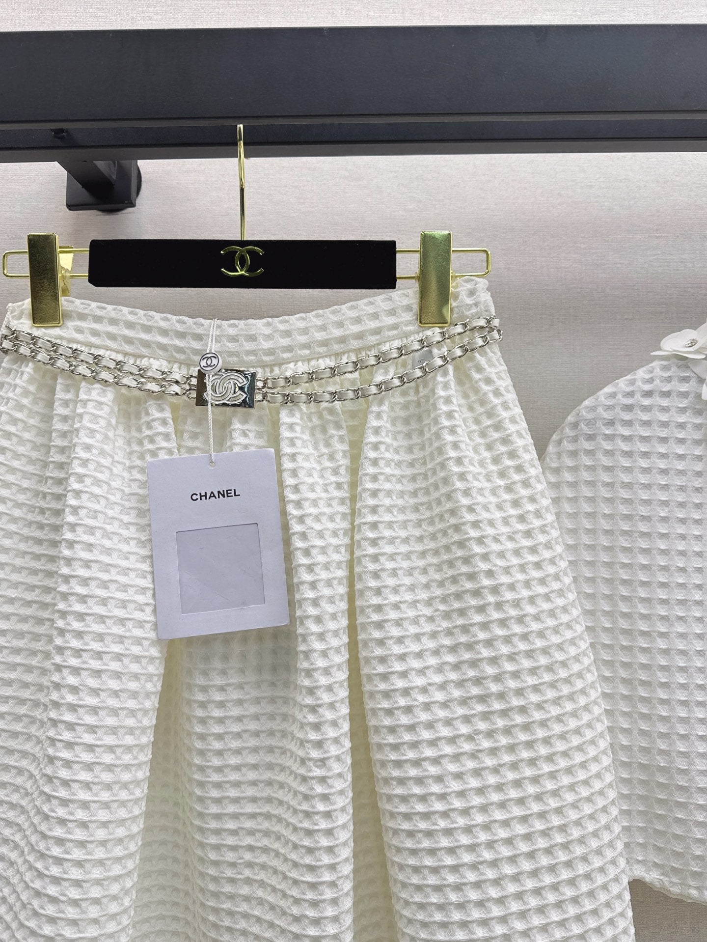 25ss three-dimensional flower decorated cape top + skirt