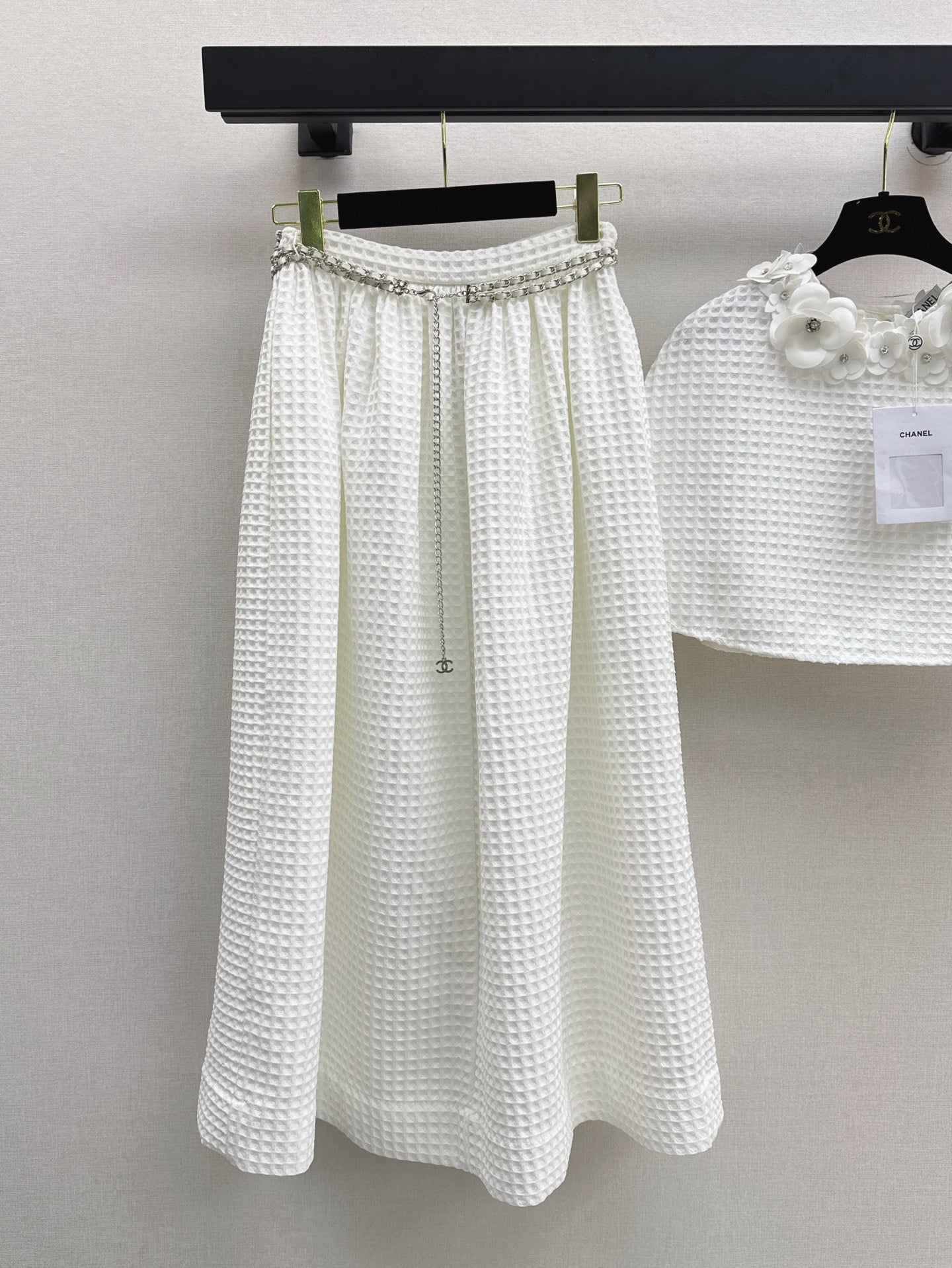 25ss three-dimensional flower decorated cape top + skirt