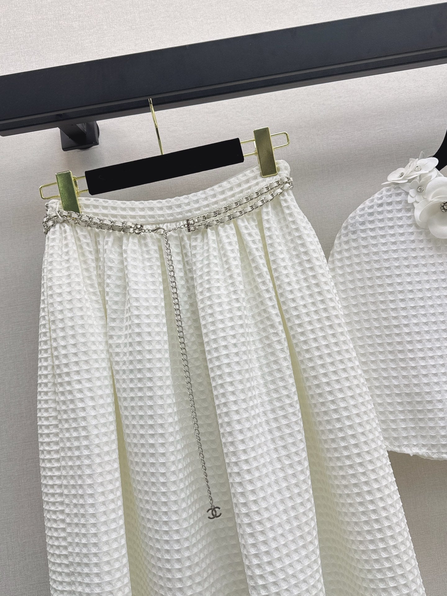 25ss three-dimensional flower decorated cape top + skirt