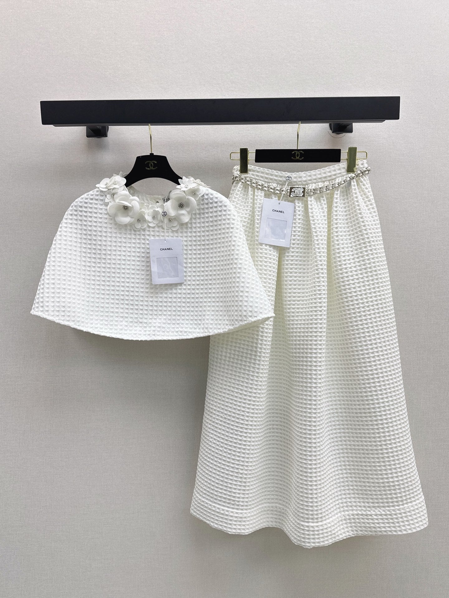 25ss three-dimensional flower decorated cape top + skirt