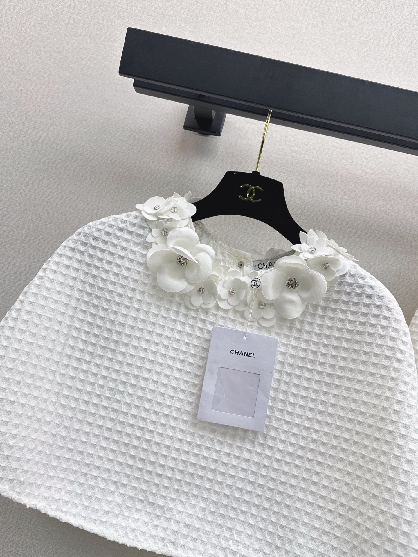 25ss three-dimensional flower decorated cape top + skirt