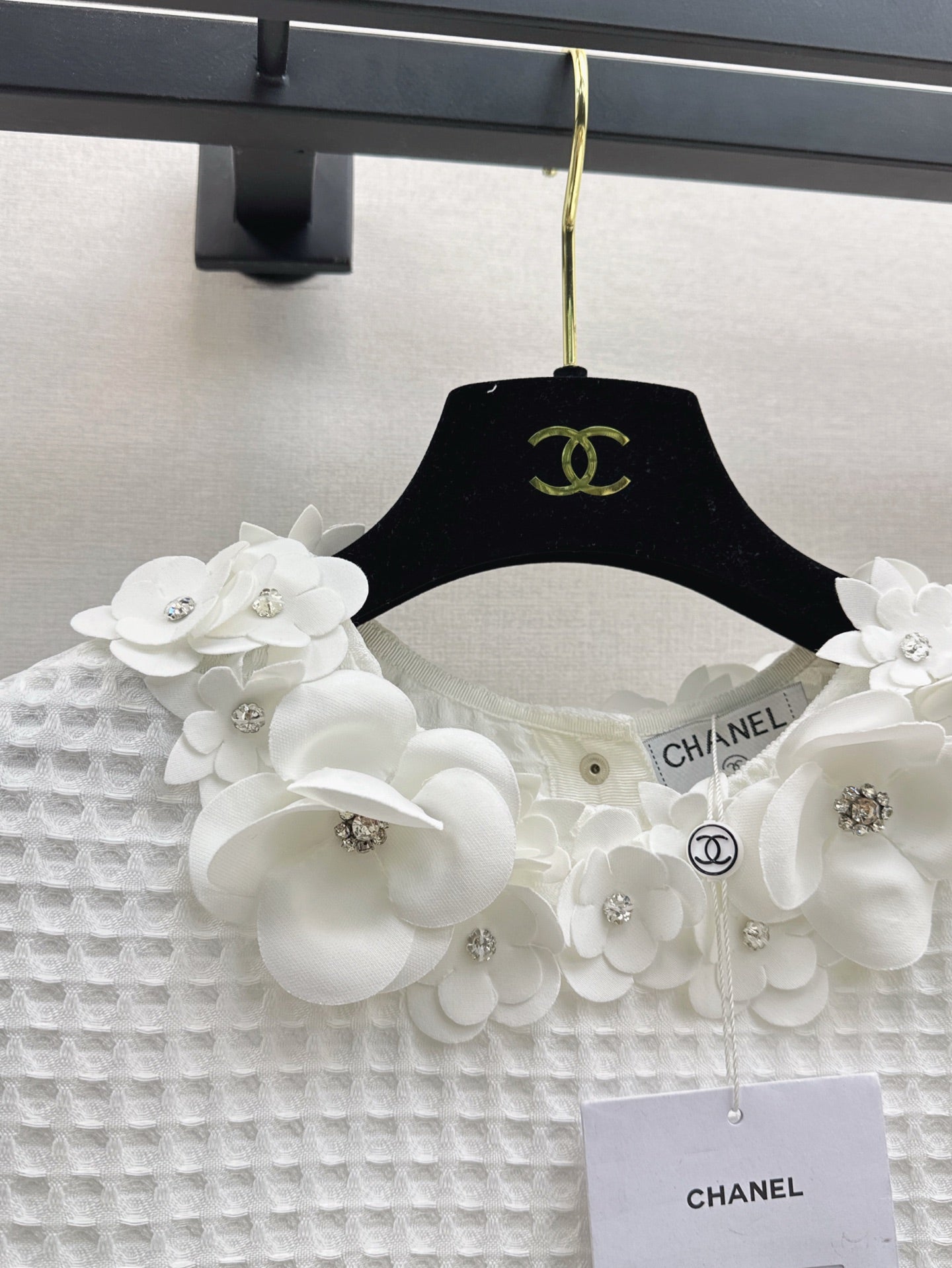 25ss three-dimensional flower decorated cape top + skirt