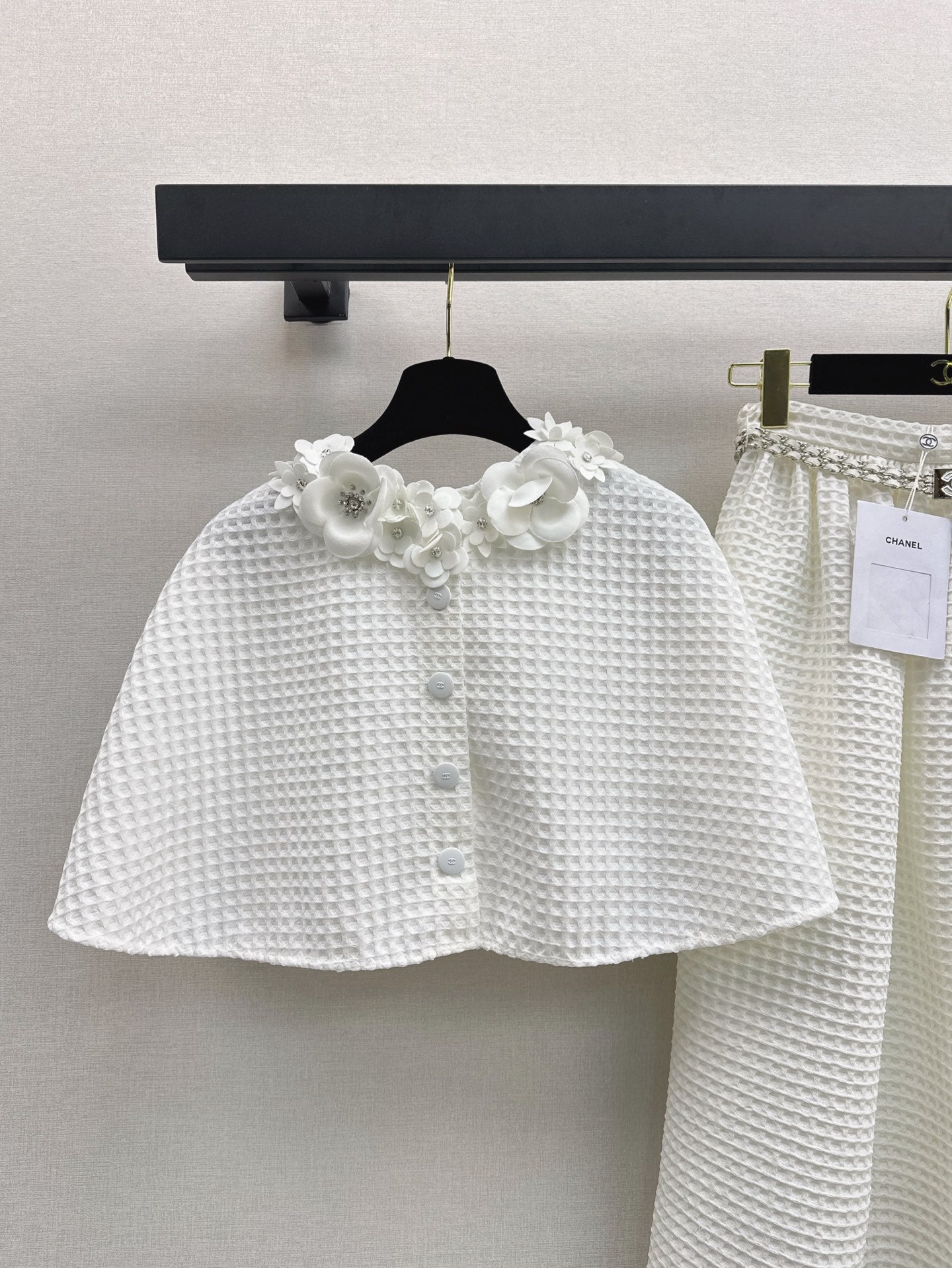 25ss three-dimensional flower decorated cape top + skirt