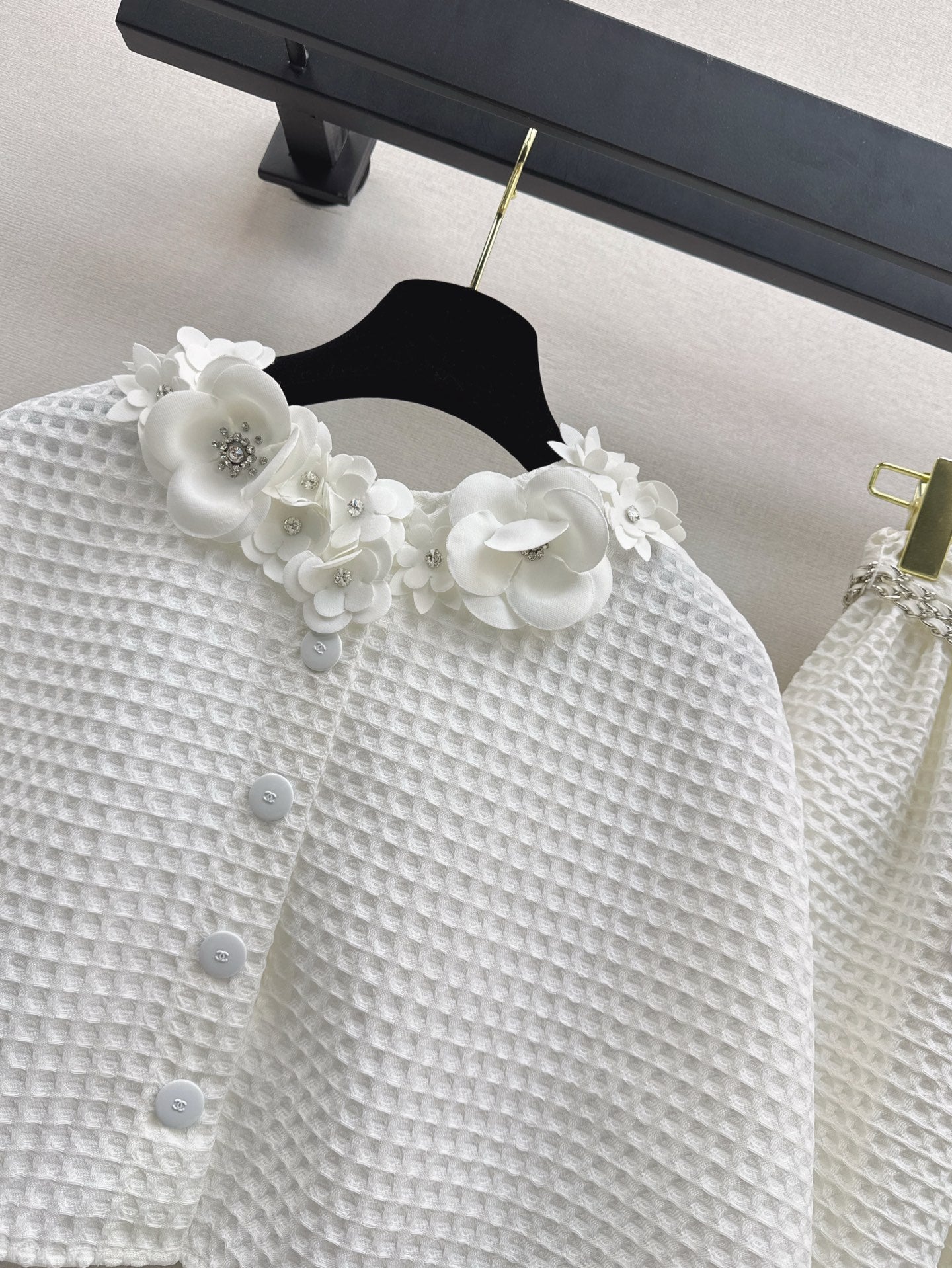 25ss three-dimensional flower decorated cape top + skirt