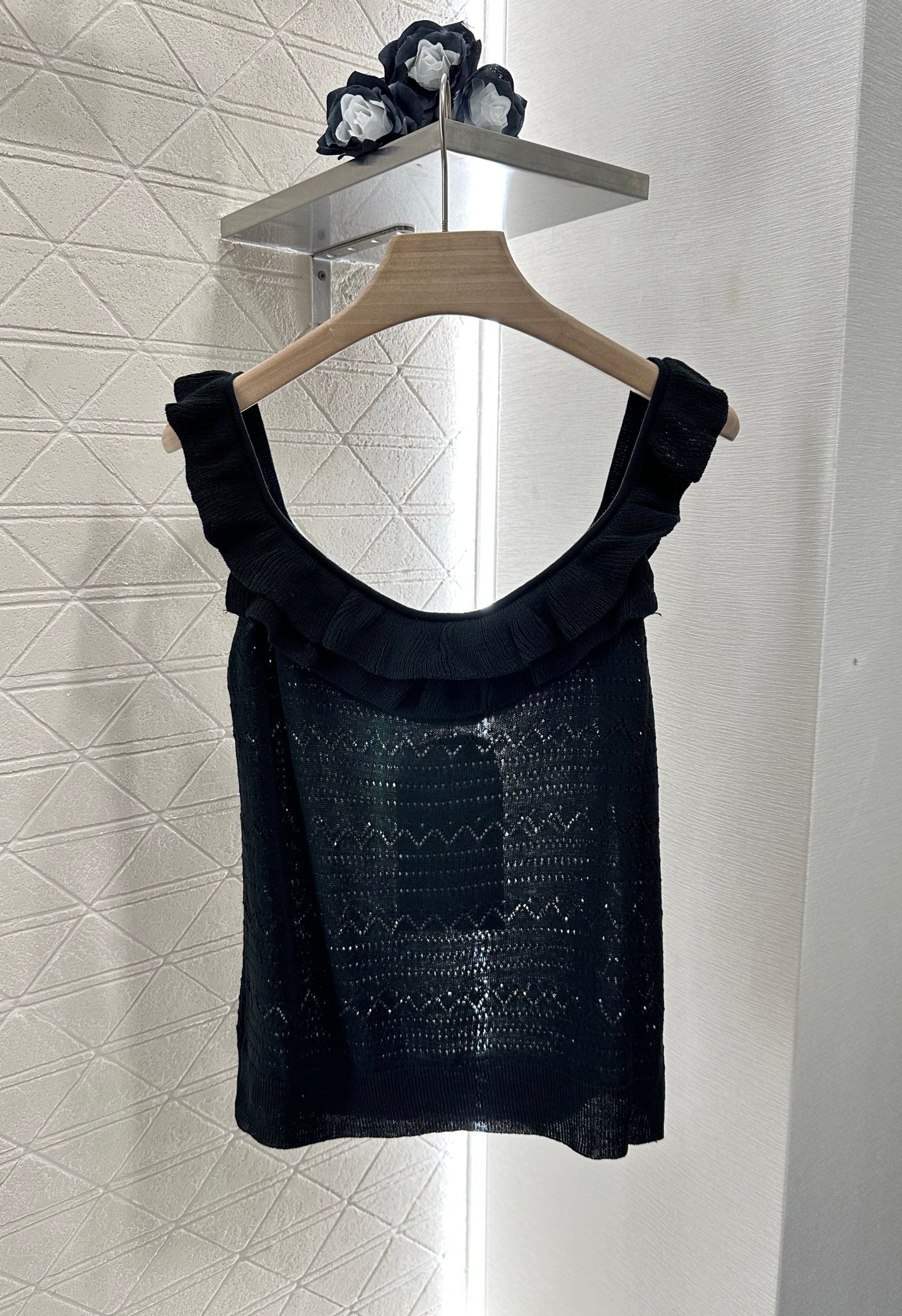 25ss round neck ruffled knitted vest