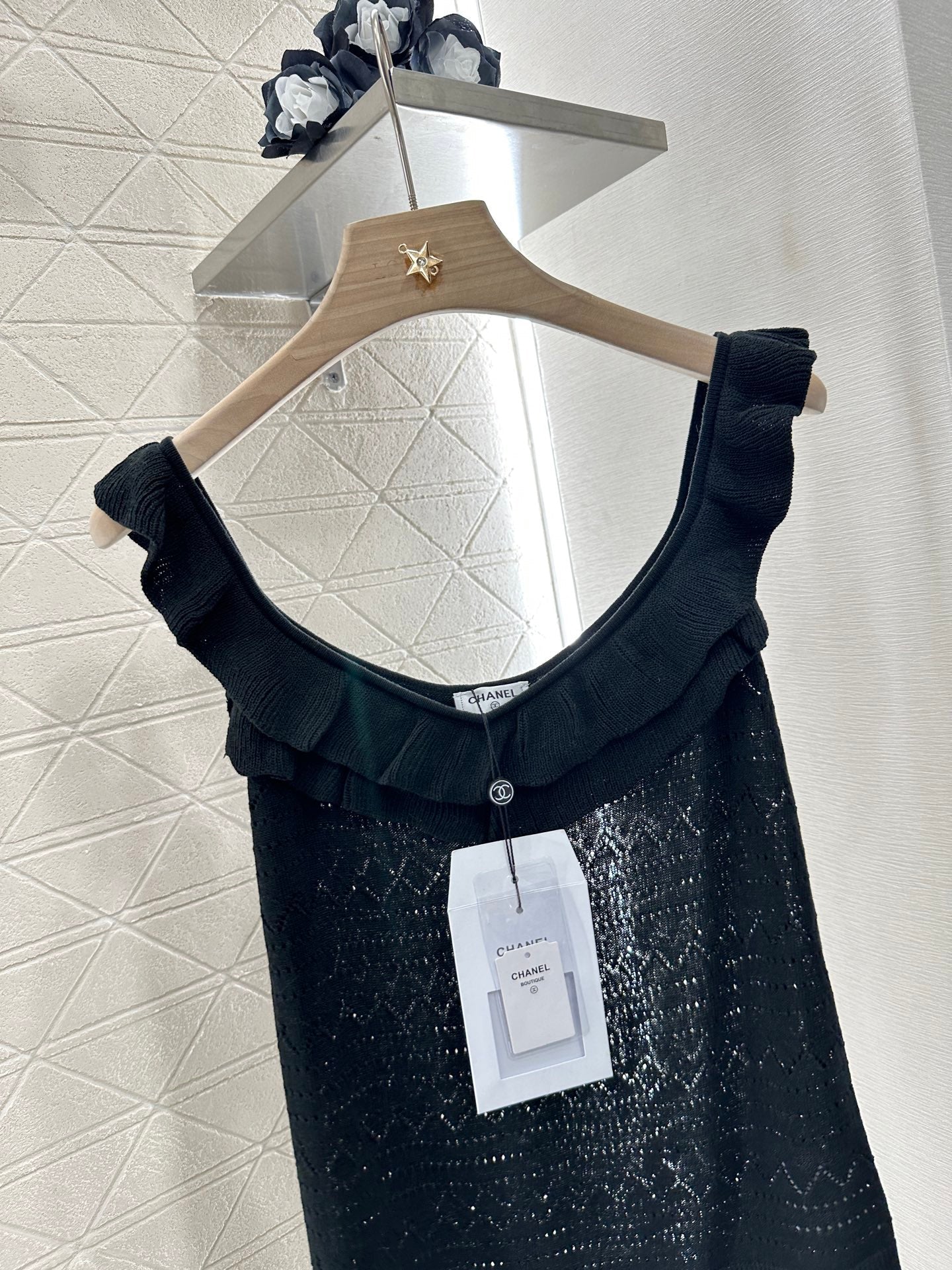 25ss round neck ruffled knitted vest