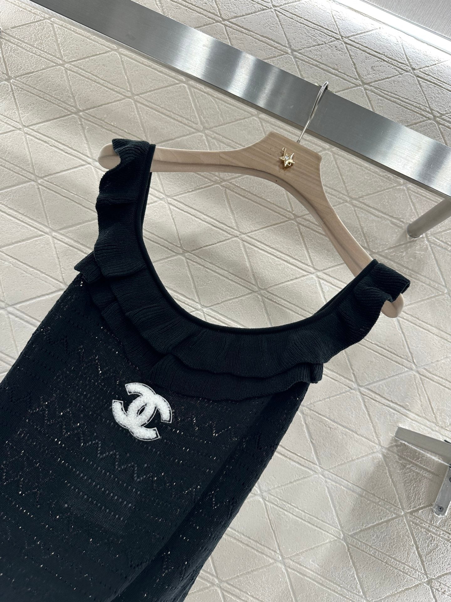 25ss round neck ruffled knitted vest