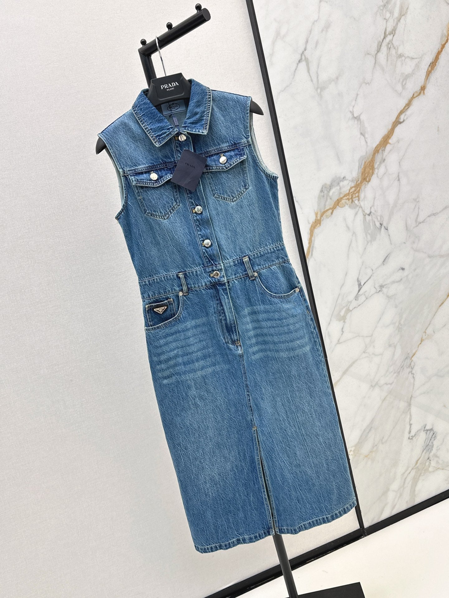 25ss classic triangle logo embellished sleeveless denim dress