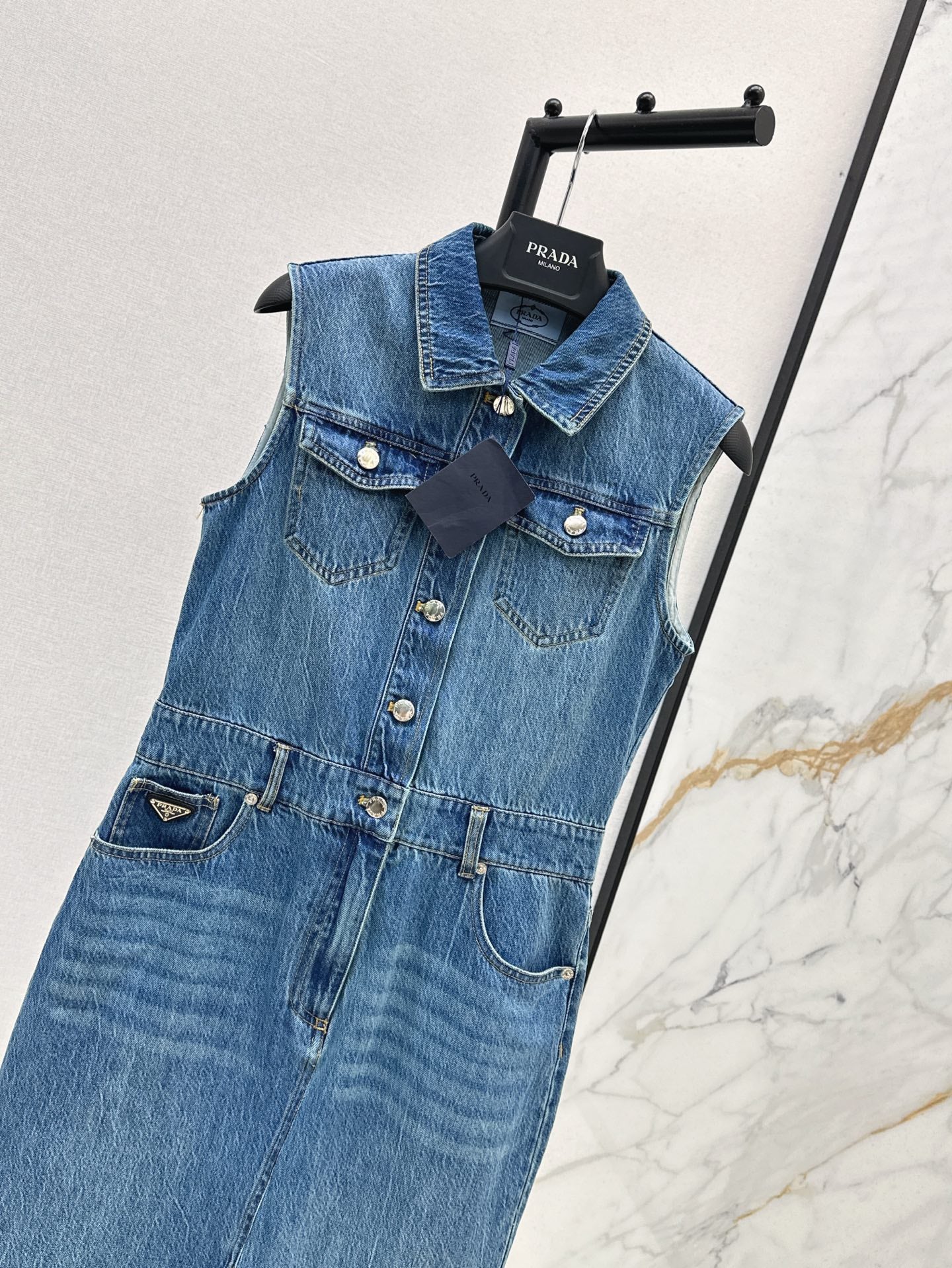 25ss classic triangle logo embellished sleeveless denim dress