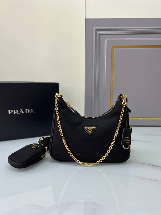 Fashionable versatile shoulder bag