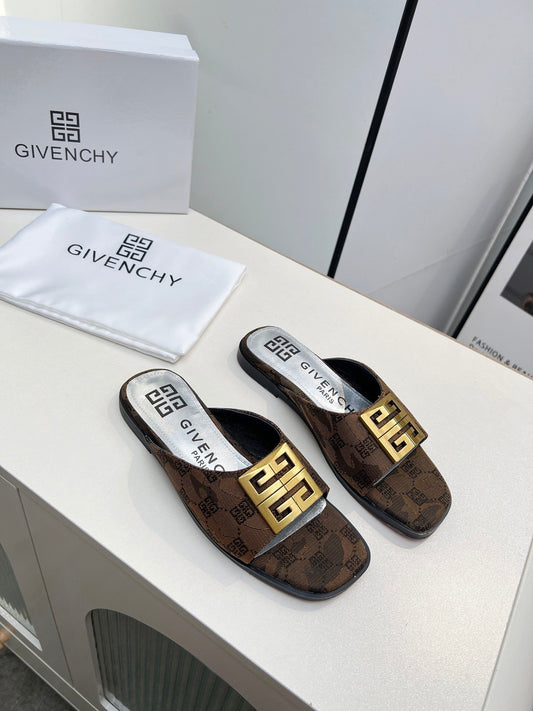 Women's flat sandals