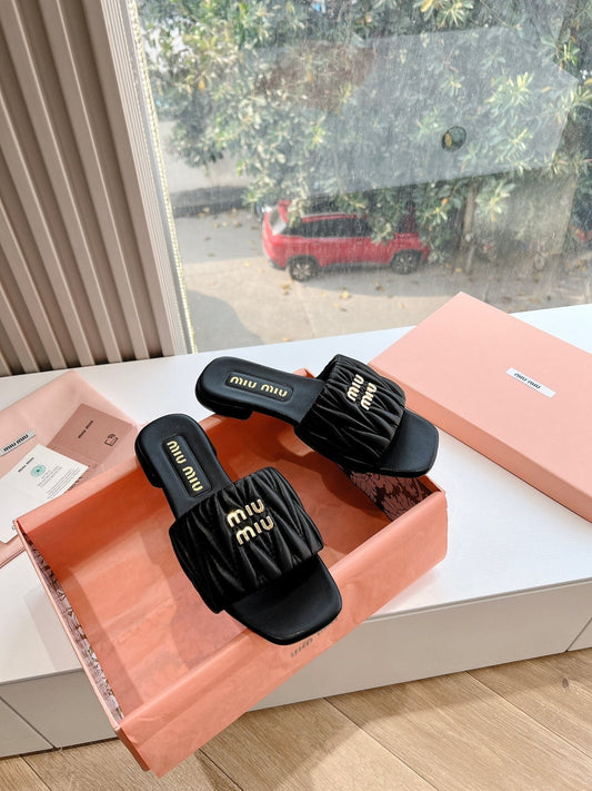 Women's flat sandals