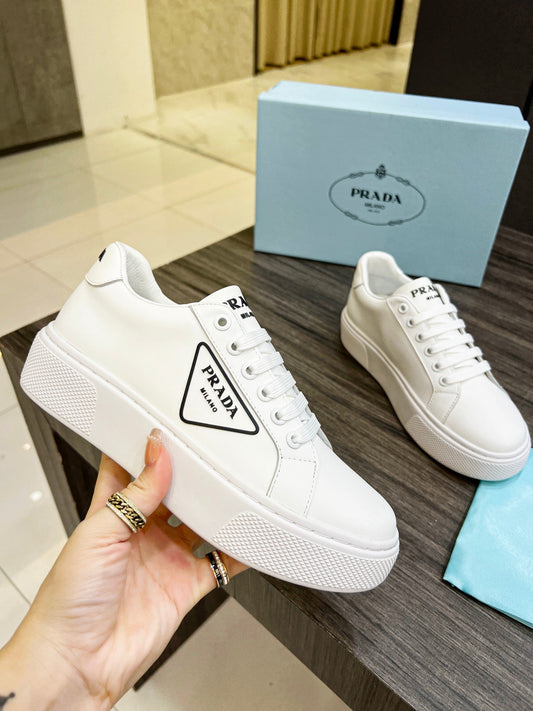 Fashion casual flat shoes