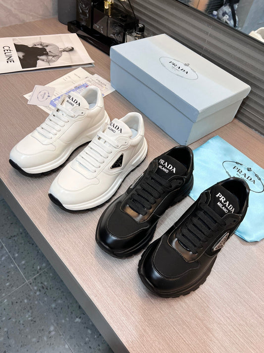 Fashion casual shoes in two colors