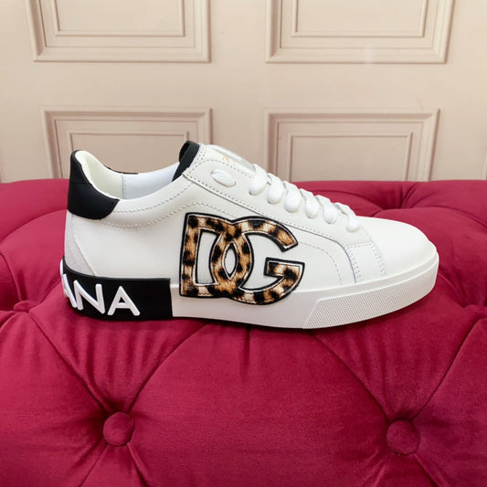 Fashion casual flat shoes