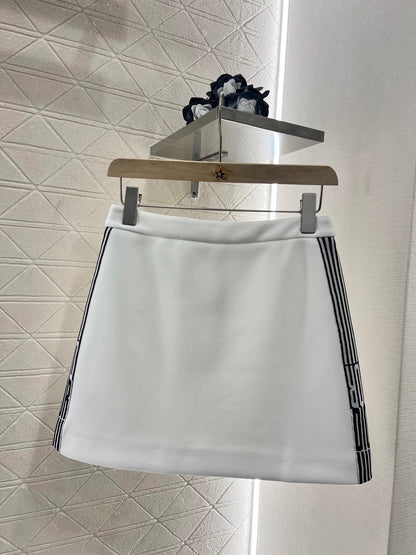 New short-sleeved top and skirt set