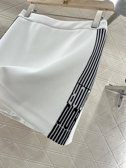 New short-sleeved top and skirt set