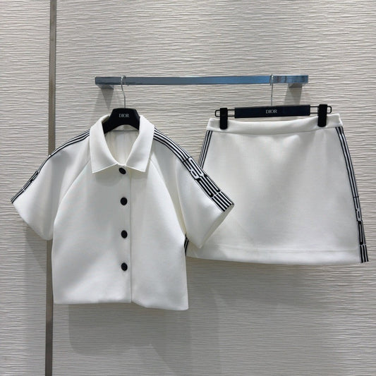 New short-sleeved top and skirt set