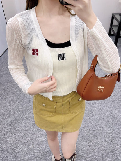 New knitted cardigan and suspenders in three colors