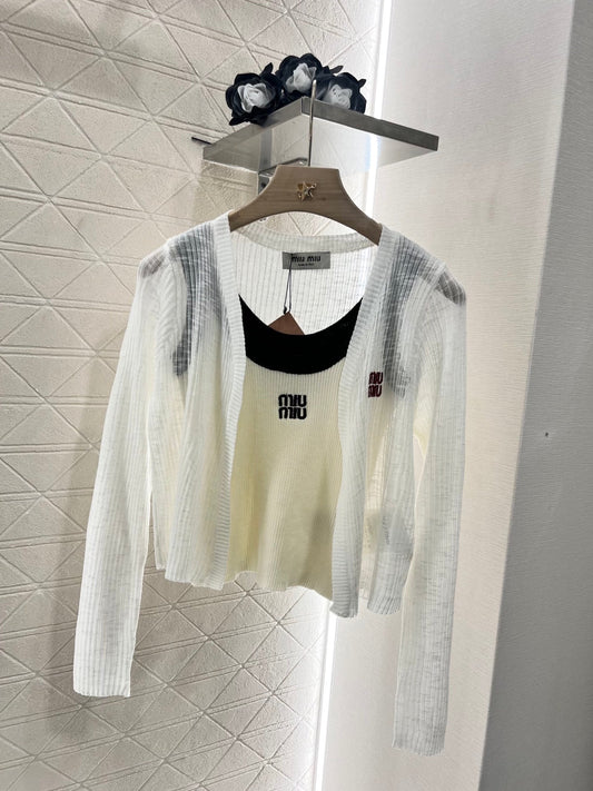 New knitted cardigan and suspenders in three colors